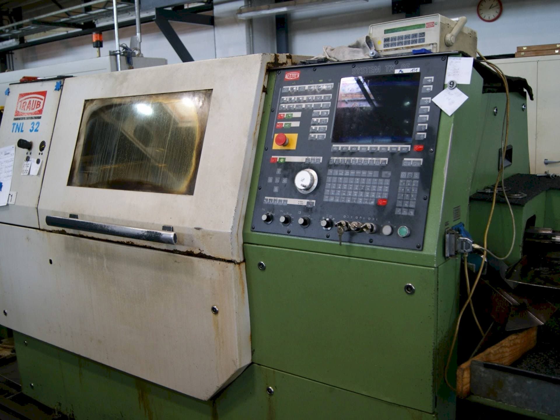 A TRAUB TNL 32G  gép elölnézete