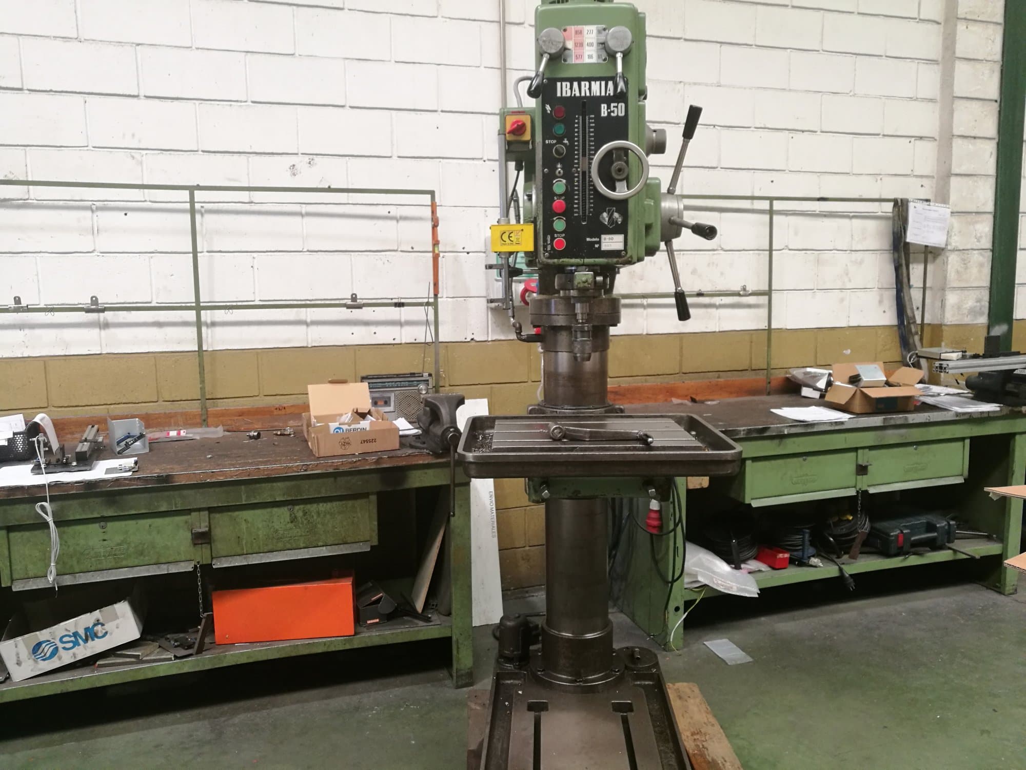 A IBARMIA B-50  gép elölnézete