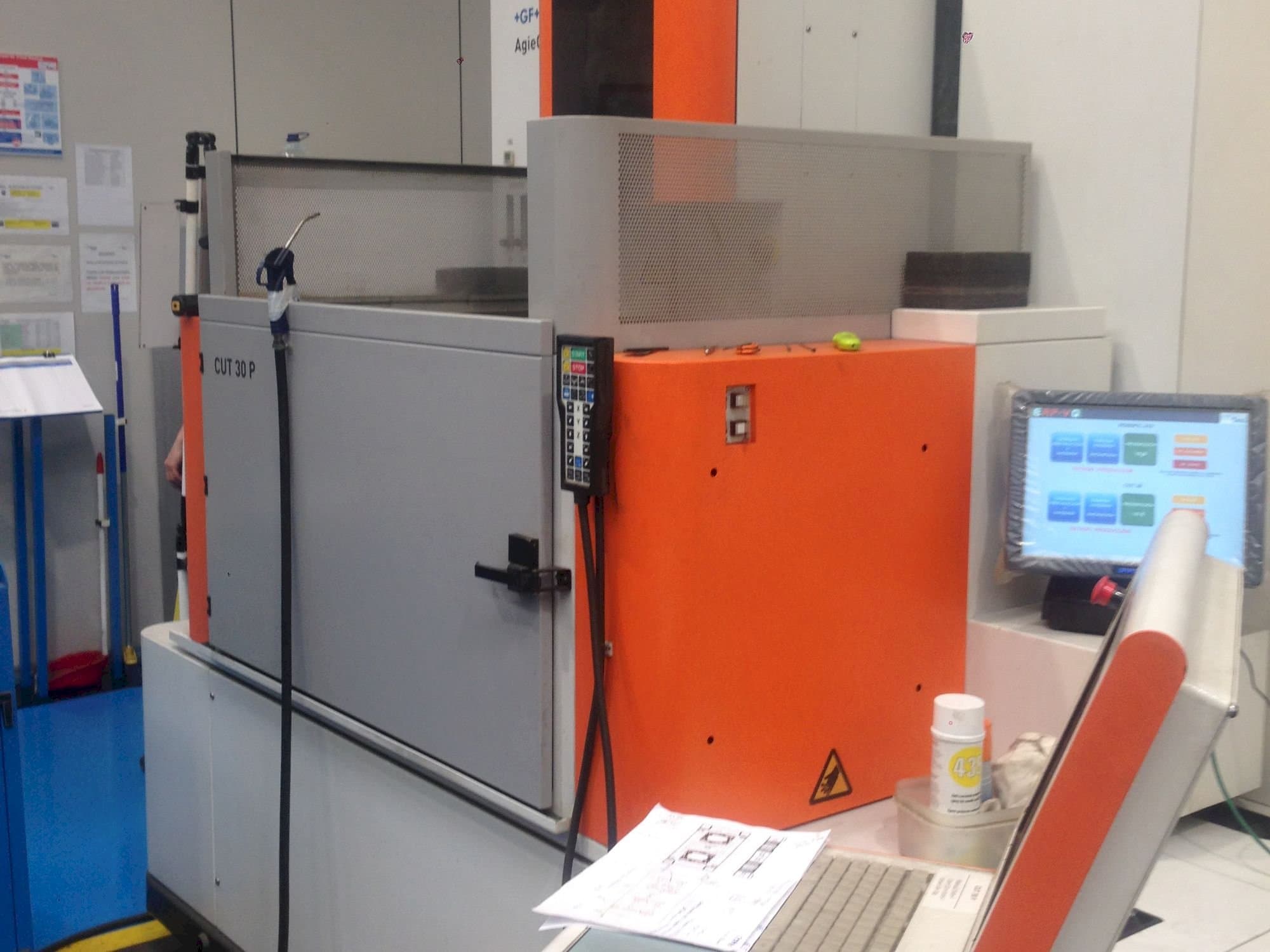 A CHARMILLES CUT 30P  gép elölnézete