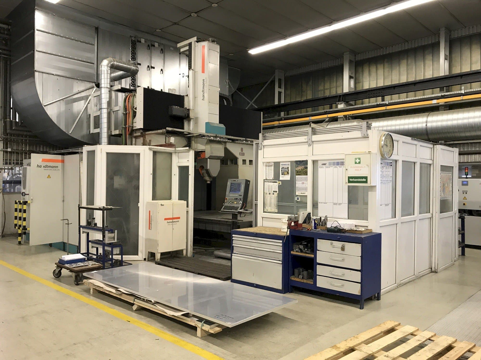 A Handtmann UBZ NT 300/200 T2 gép elölnézete