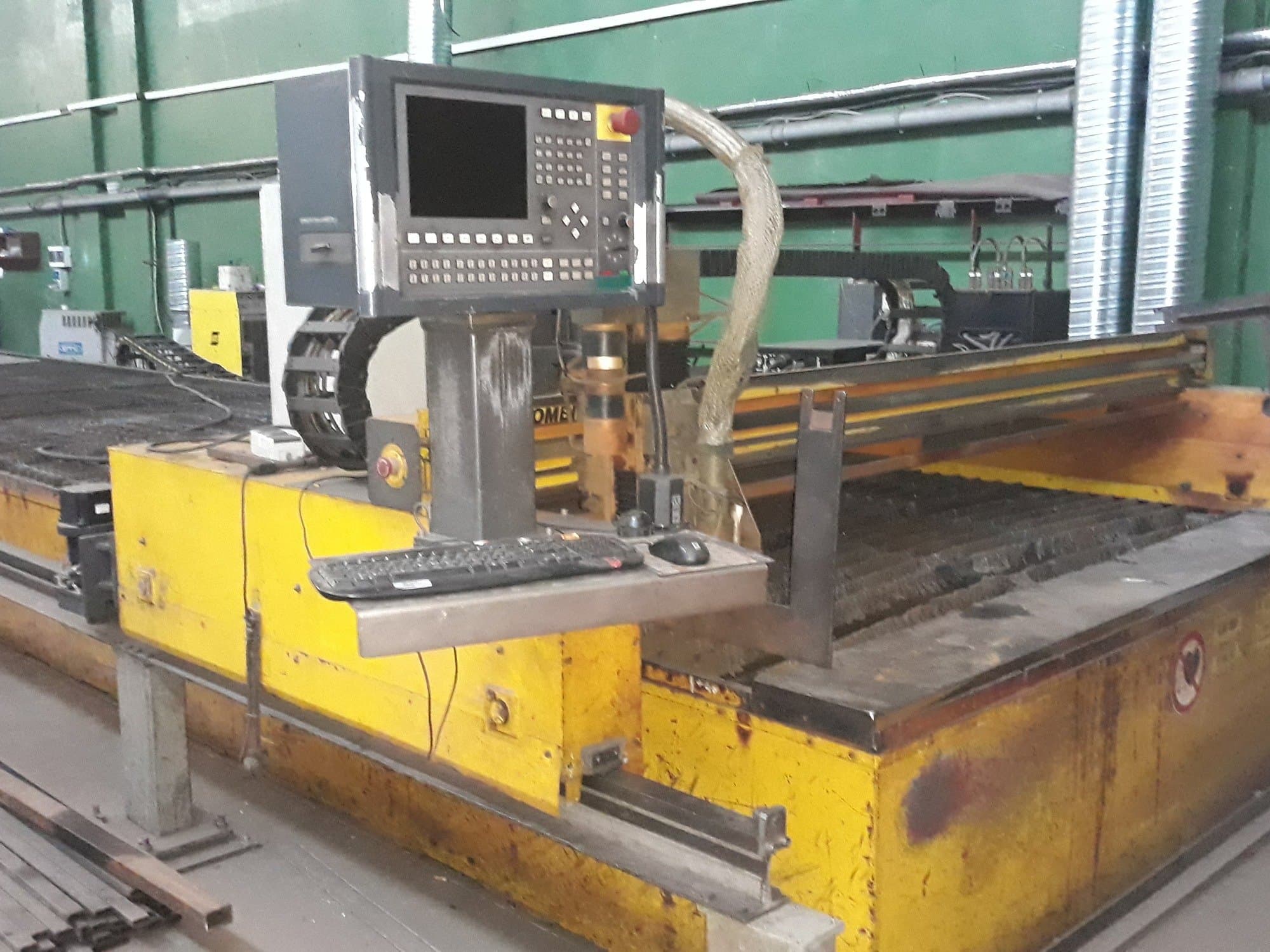 A ESAB CXD-P 3000  gép elölnézete