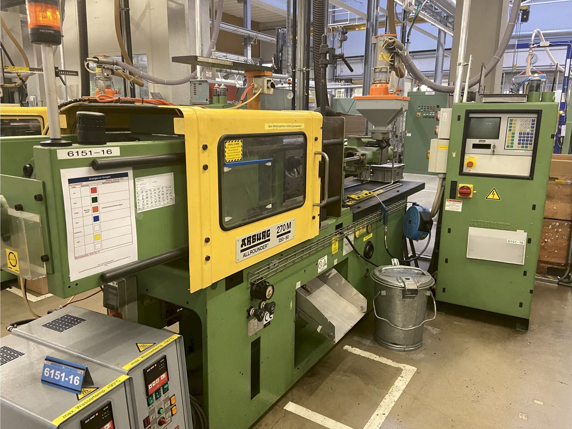 A Arburg ALLROUNDER 270 M 350 - 90  gép elölnézete