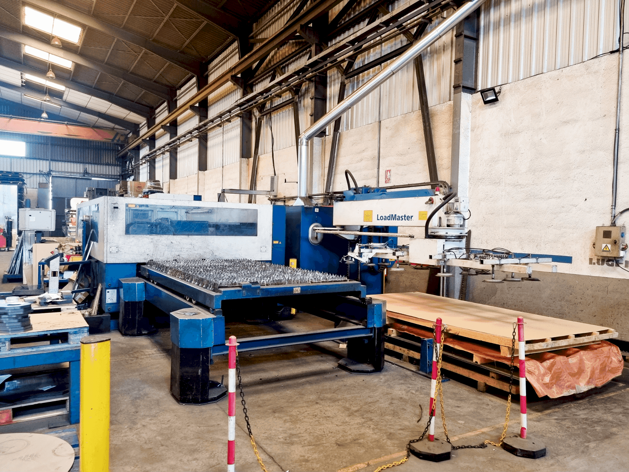 A TRUMPF Trumatic 3050  gép elölnézete