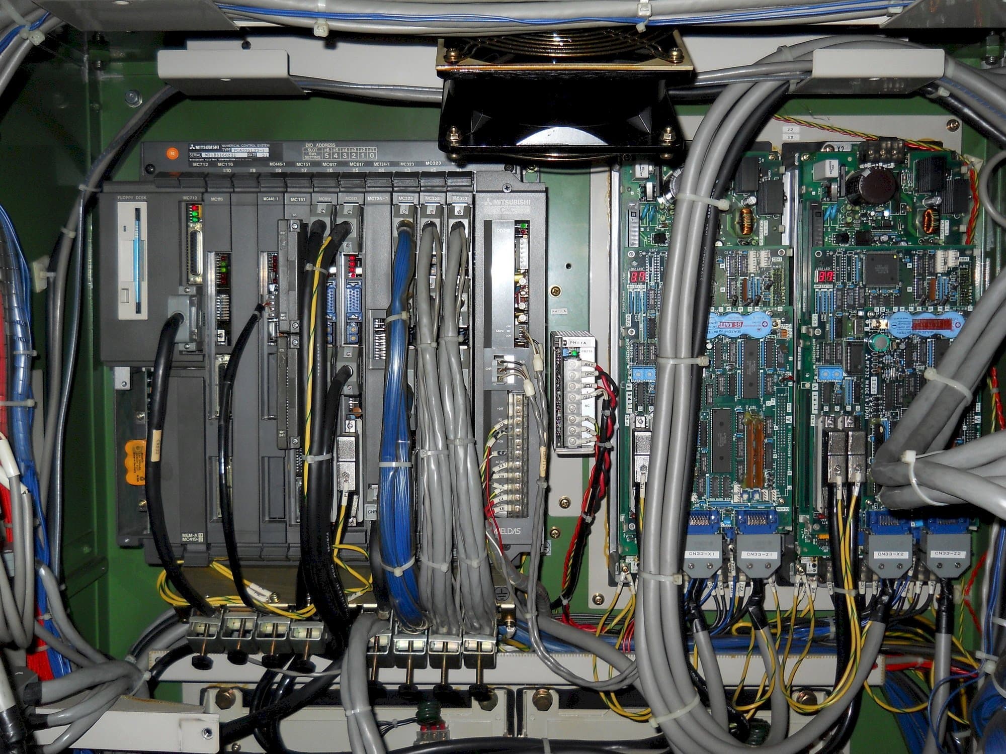 A Mazak Multiplex 610  gép elölnézete