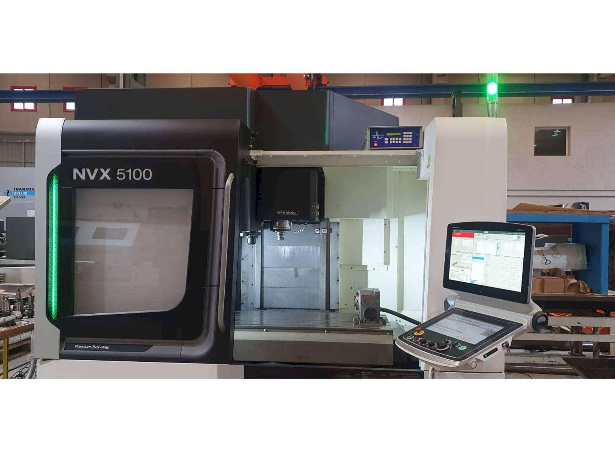 A DMG MORI NVX 5100/40  gép elölnézete