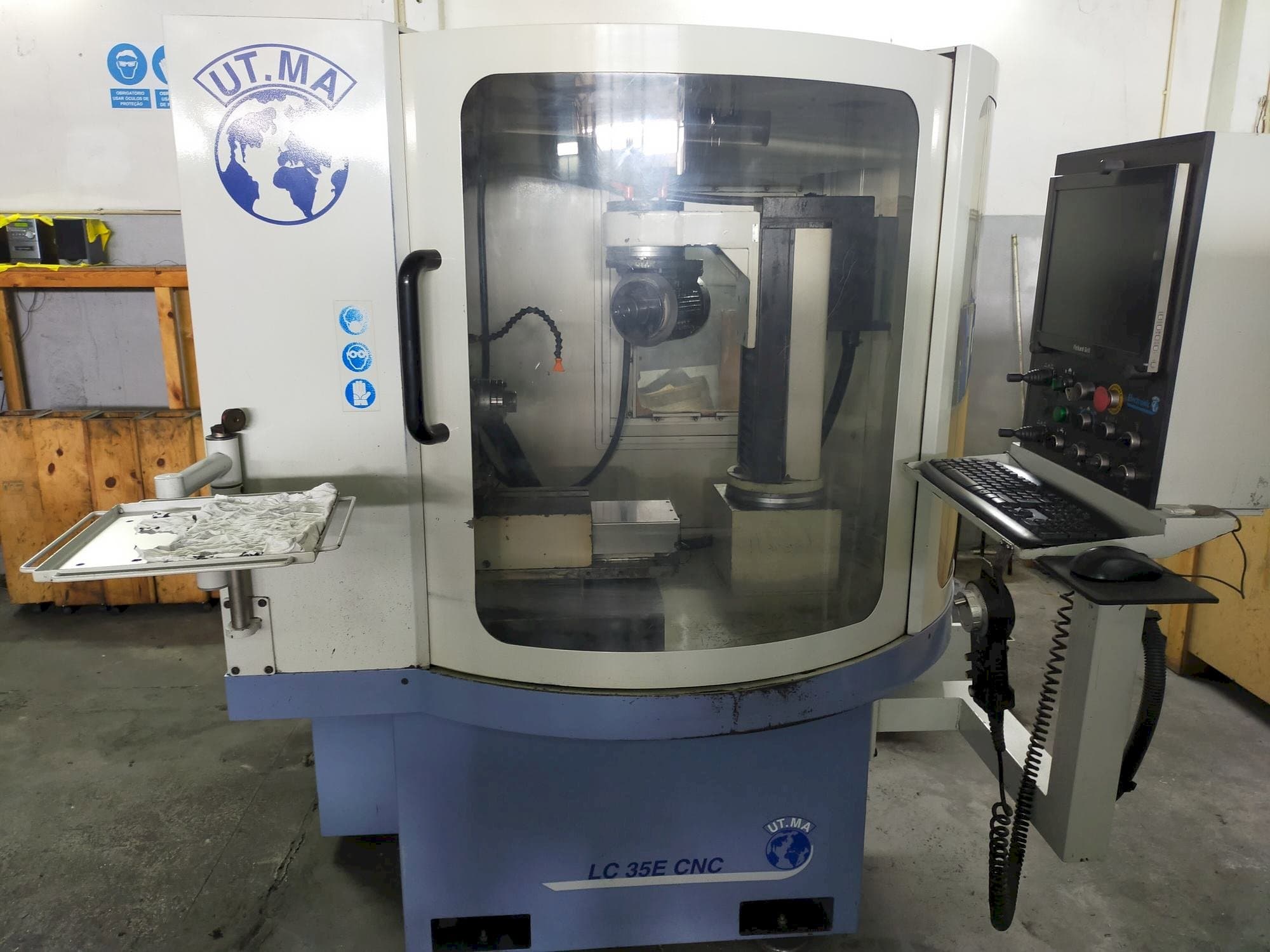 A UT.MA LC 35E  gép elölnézete