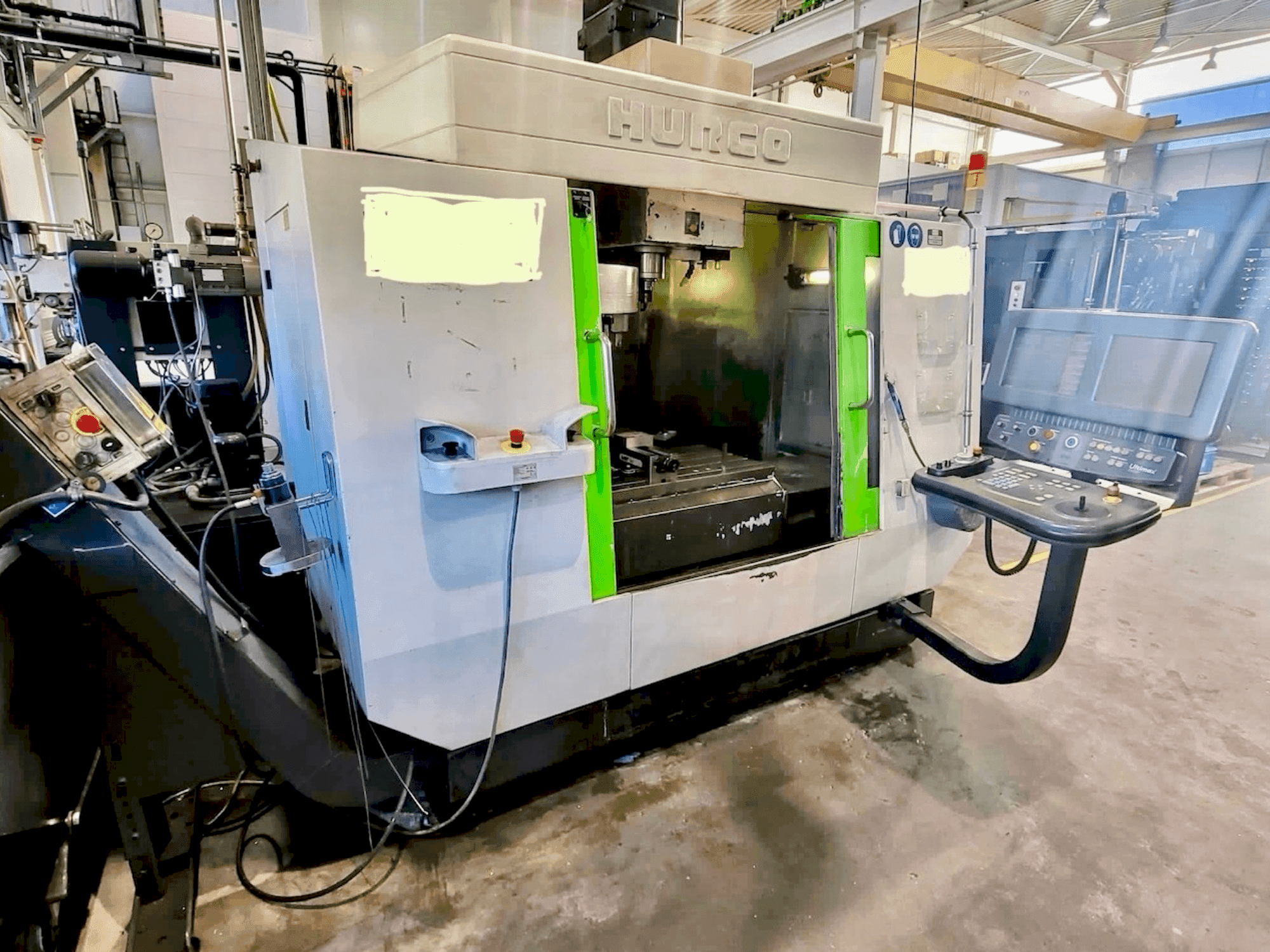 A Hurco BCM4020  gép elölnézete