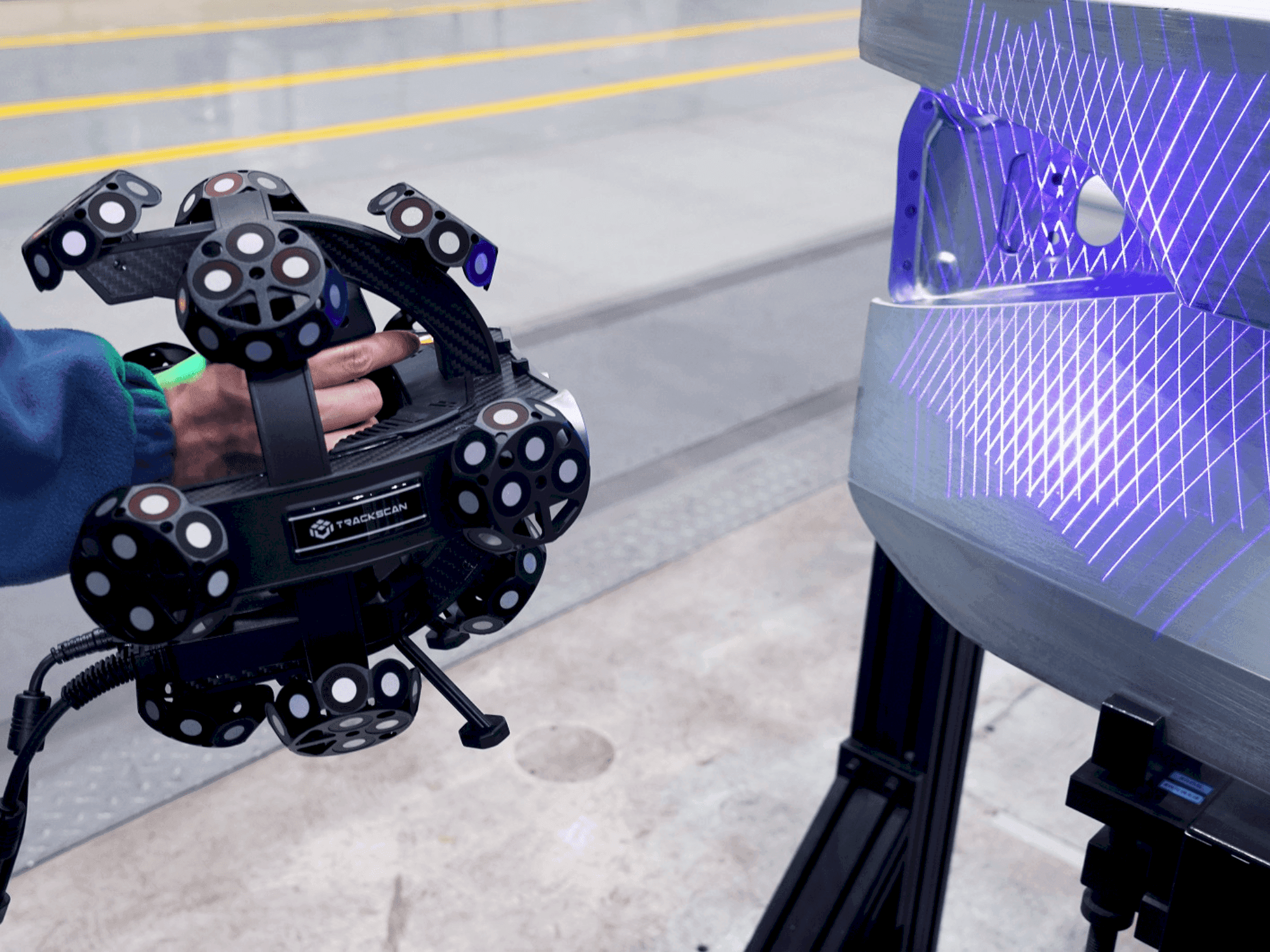 A TRACKSCAN Sharp49  gép elölnézete