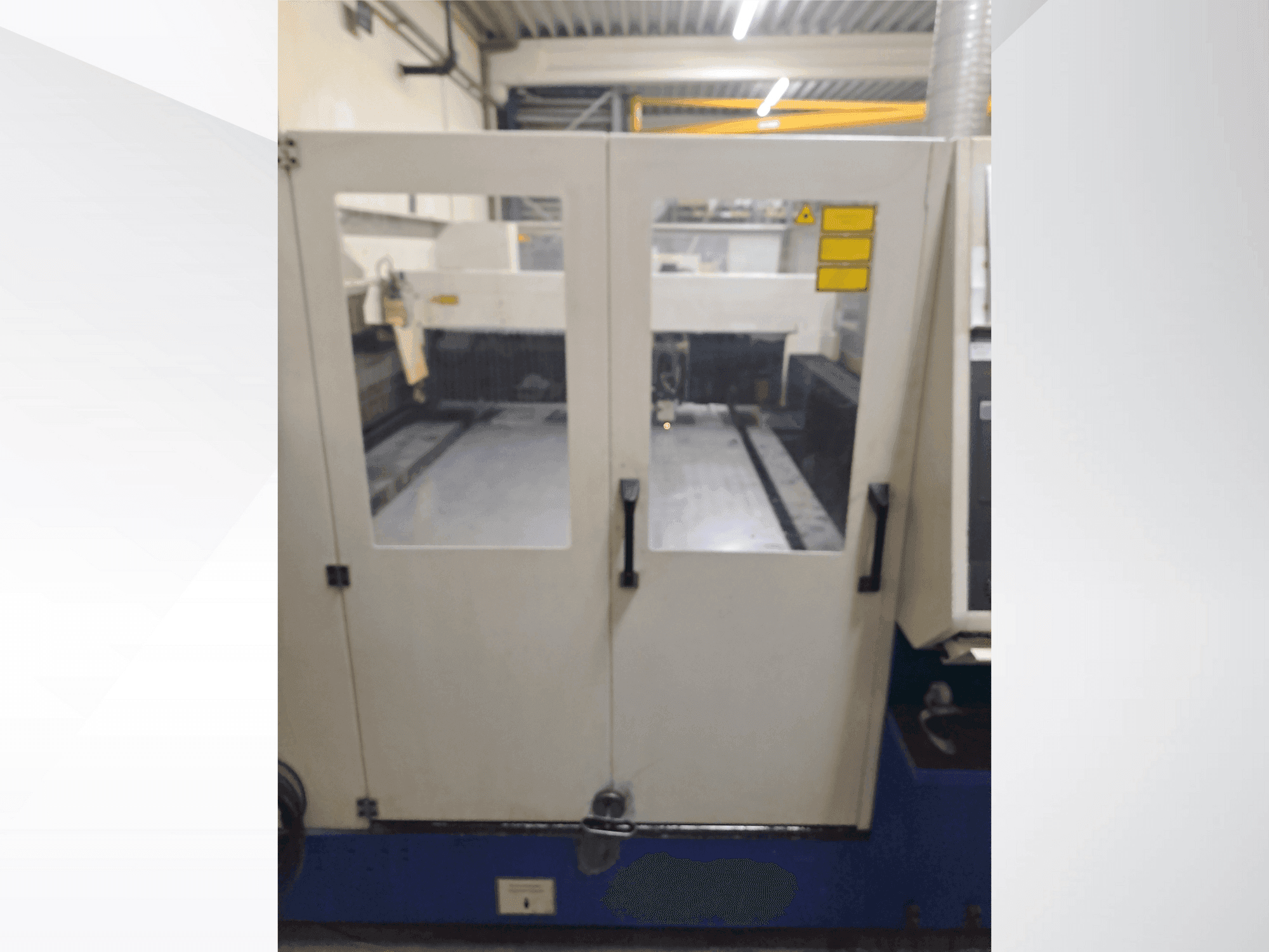 A TRUMPF TRUMATIC 3030  gép elölnézete