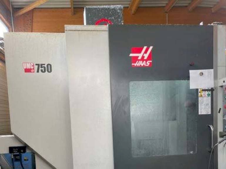 A HAAS UMC 750 S  gép elölnézete