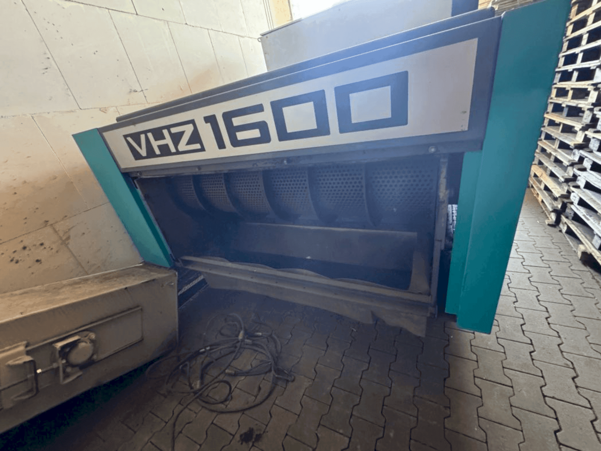 A VECOPLAN VHZ 1600  gép elölnézete