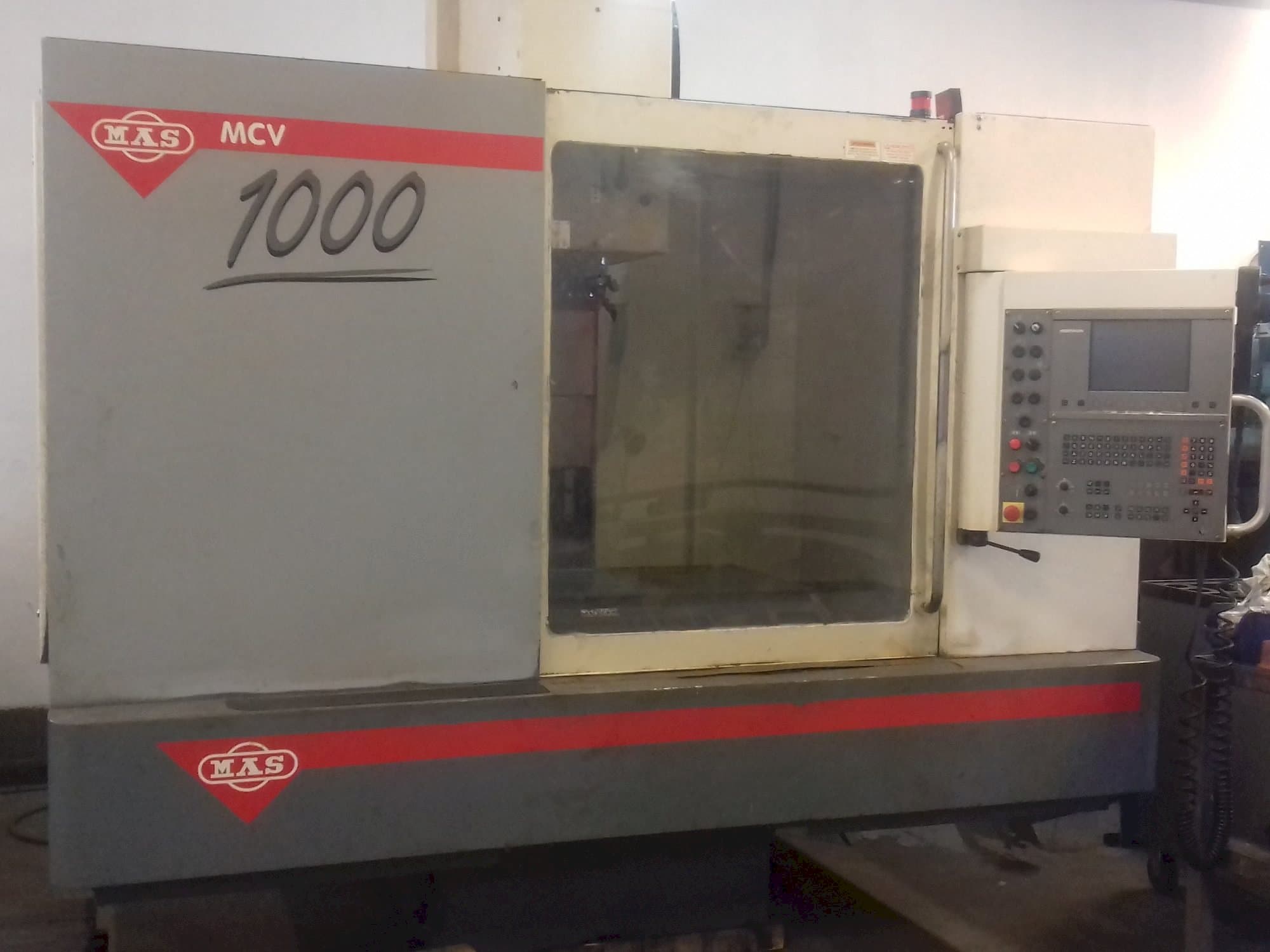 A KOVOSVIT MAS MCV 1000 CNC  gép elölnézete