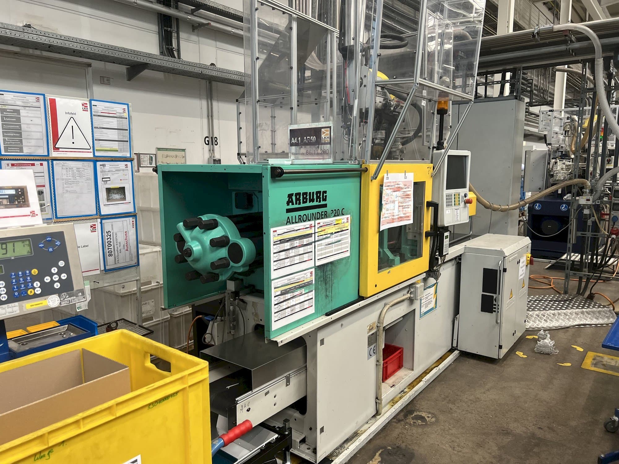 A Arburg Allrounder 320C 500 - 170  gép oldalnézete