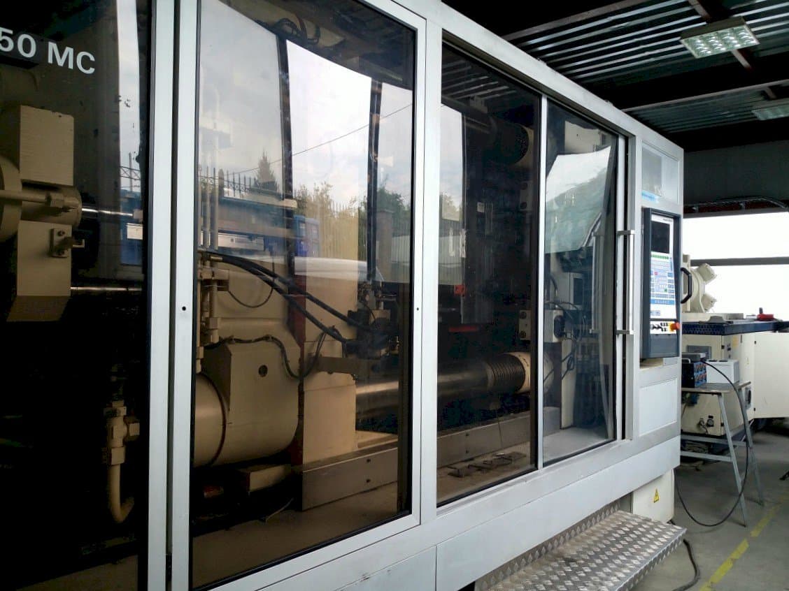 A Krauss Maffei KM 800/1330 MC  gép elölnézete