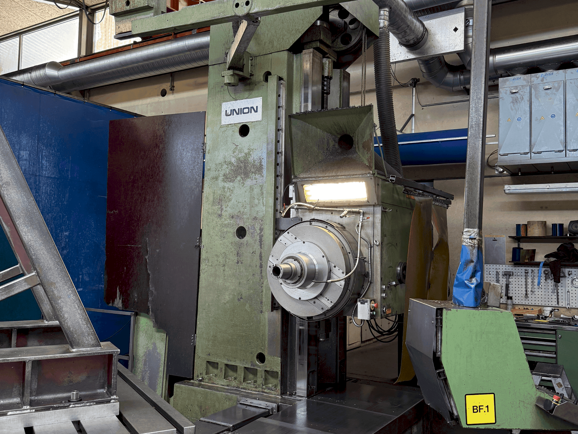 A UNION BTF 110  gép elölnézete