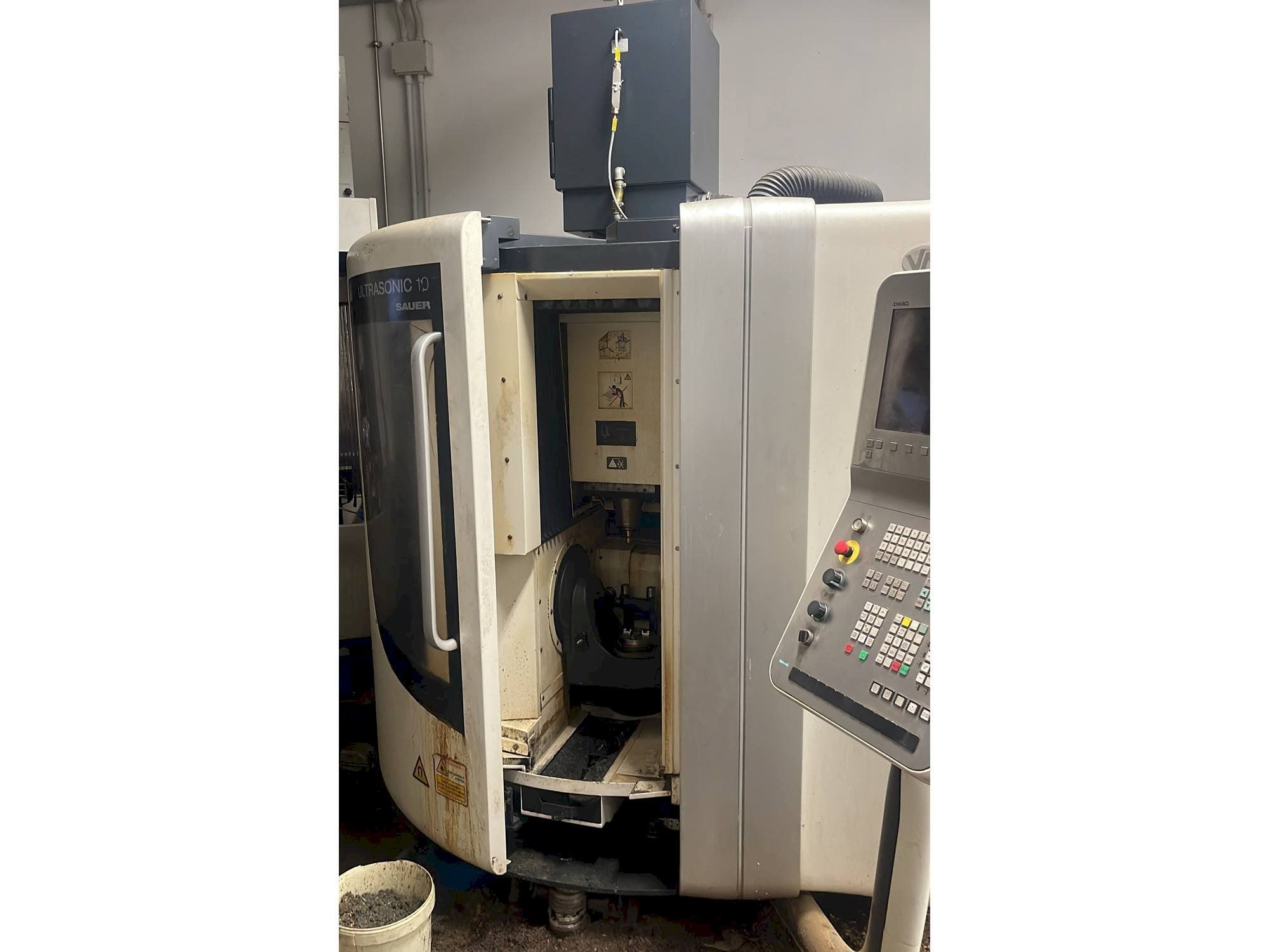 A DMG ultrasonic 10 sauer  gép elölnézete