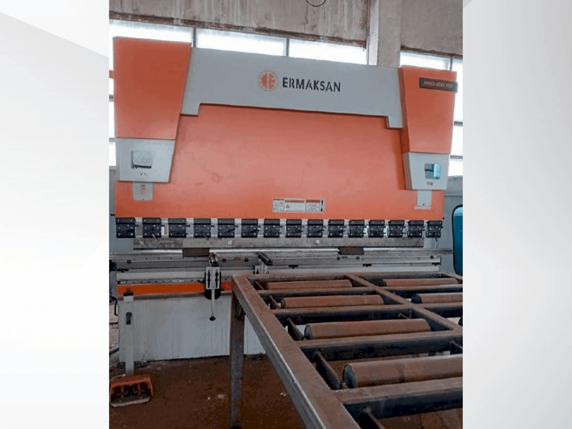 A ERMAKSAN POWER BEND PRO 3100-175  gép elölnézete
