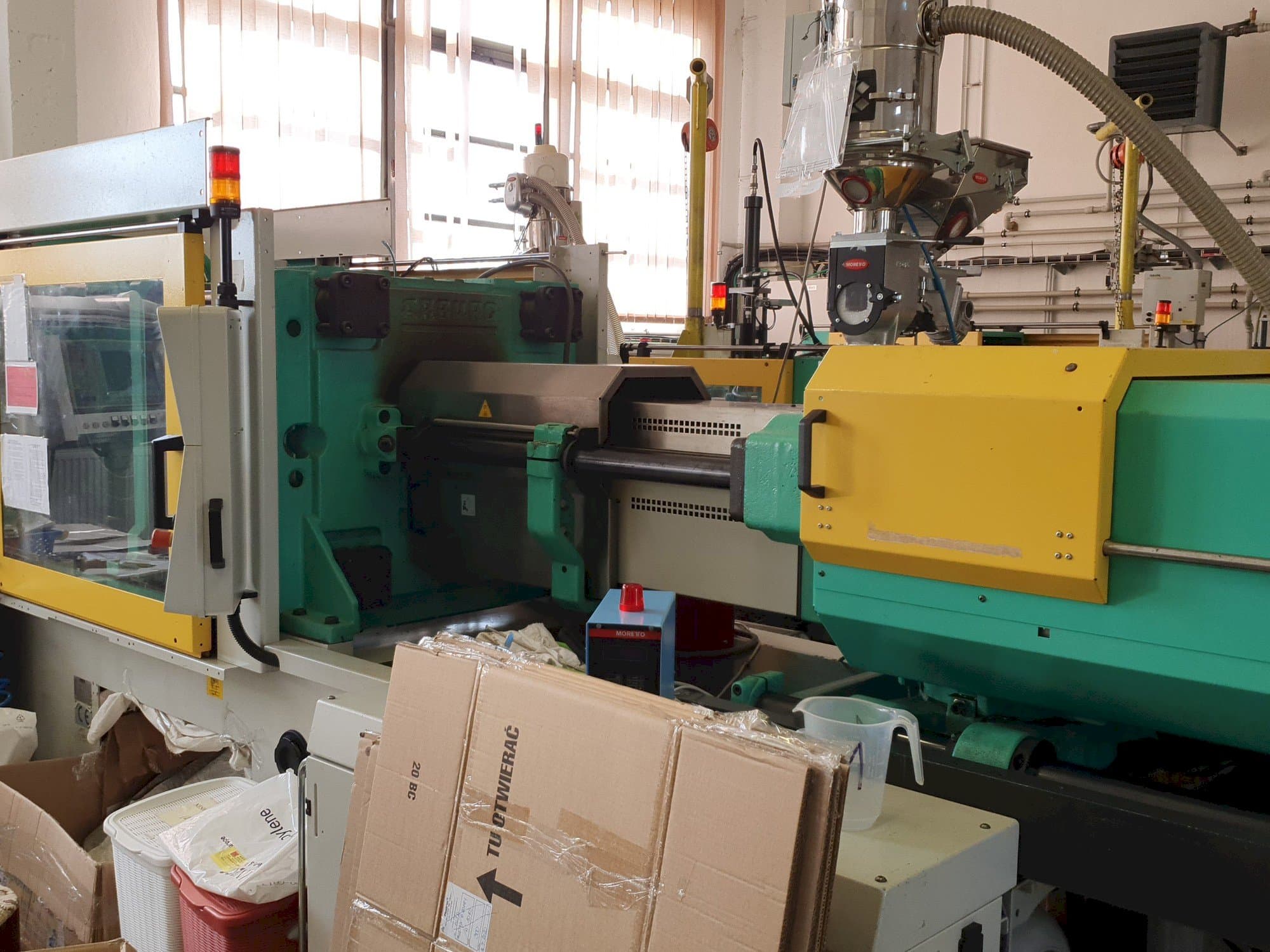 A Arburg 570C 2200 - 1300  gép elölnézete