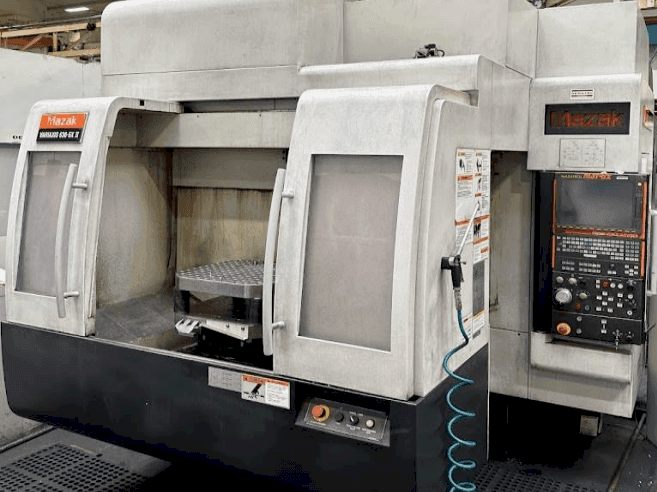 A Mazak Variaxis 630-5X II  gép elölnézete