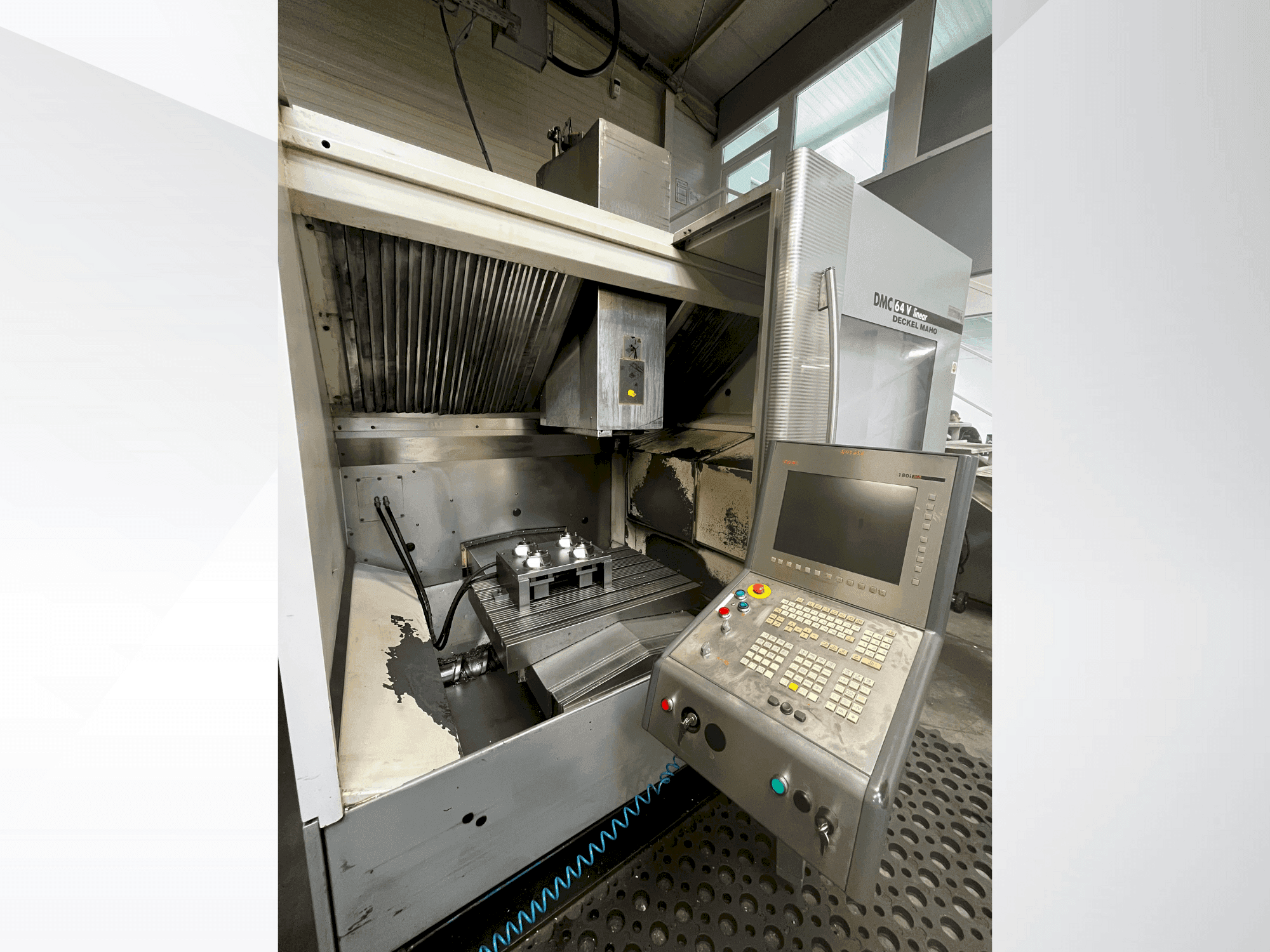 A DMG DECKEL MAHO DMC 64V linear  gép elölnézete