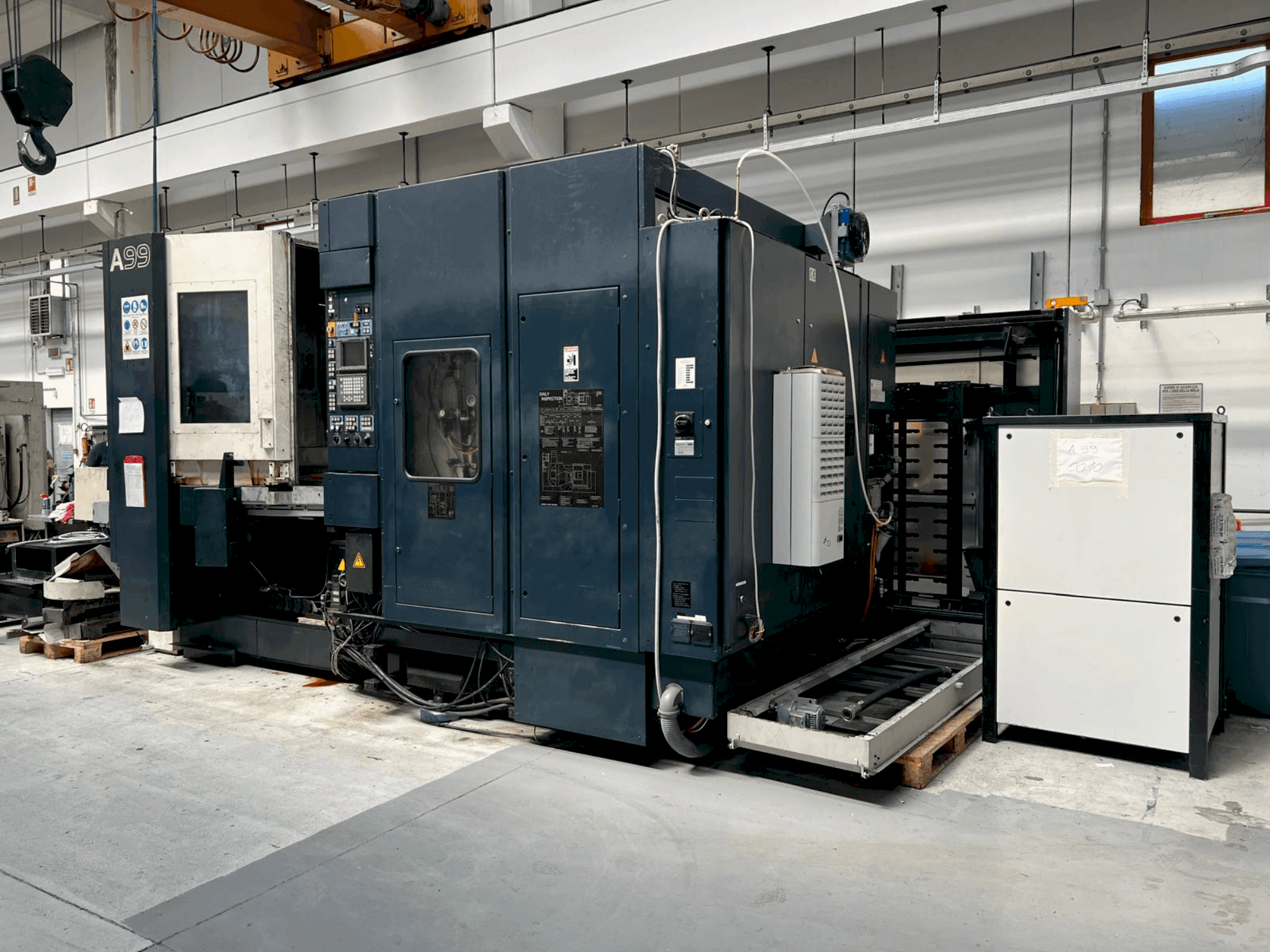 A Makino A99-A132  gép elölnézete