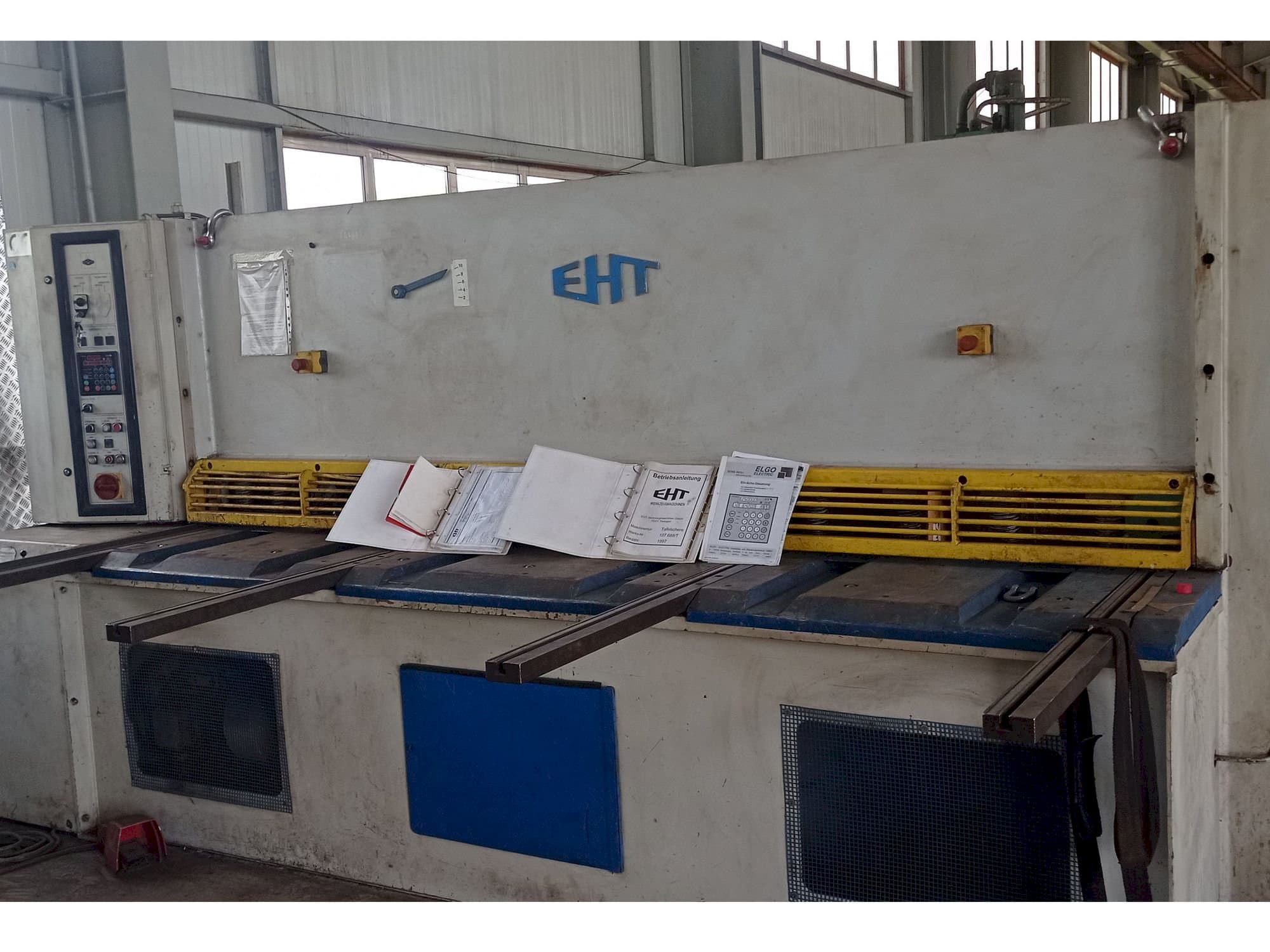 A EHT Ecocut 10-31  gép elölnézete