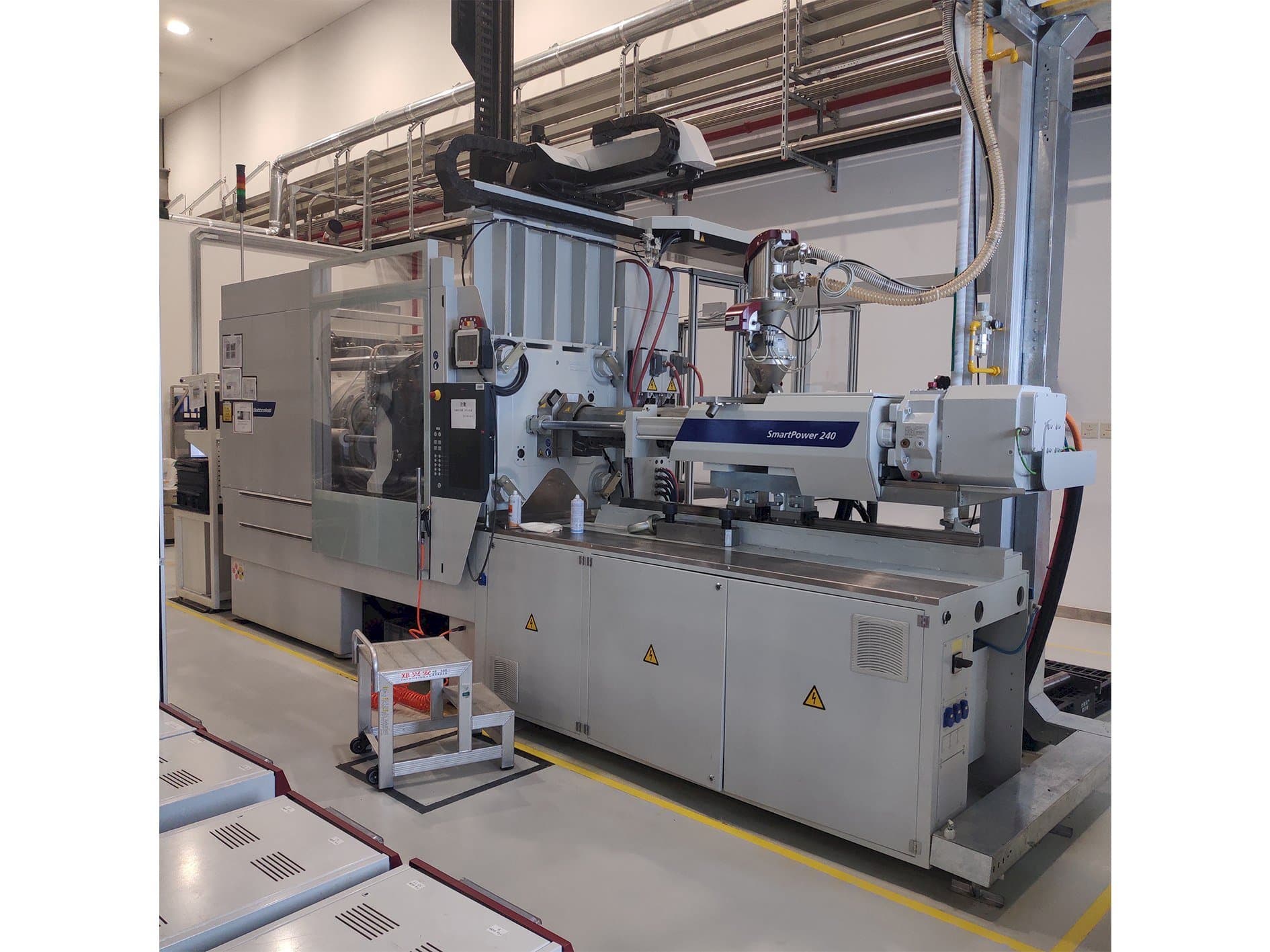 A Battenfeld SmartPower 240-1000  gép elölnézete