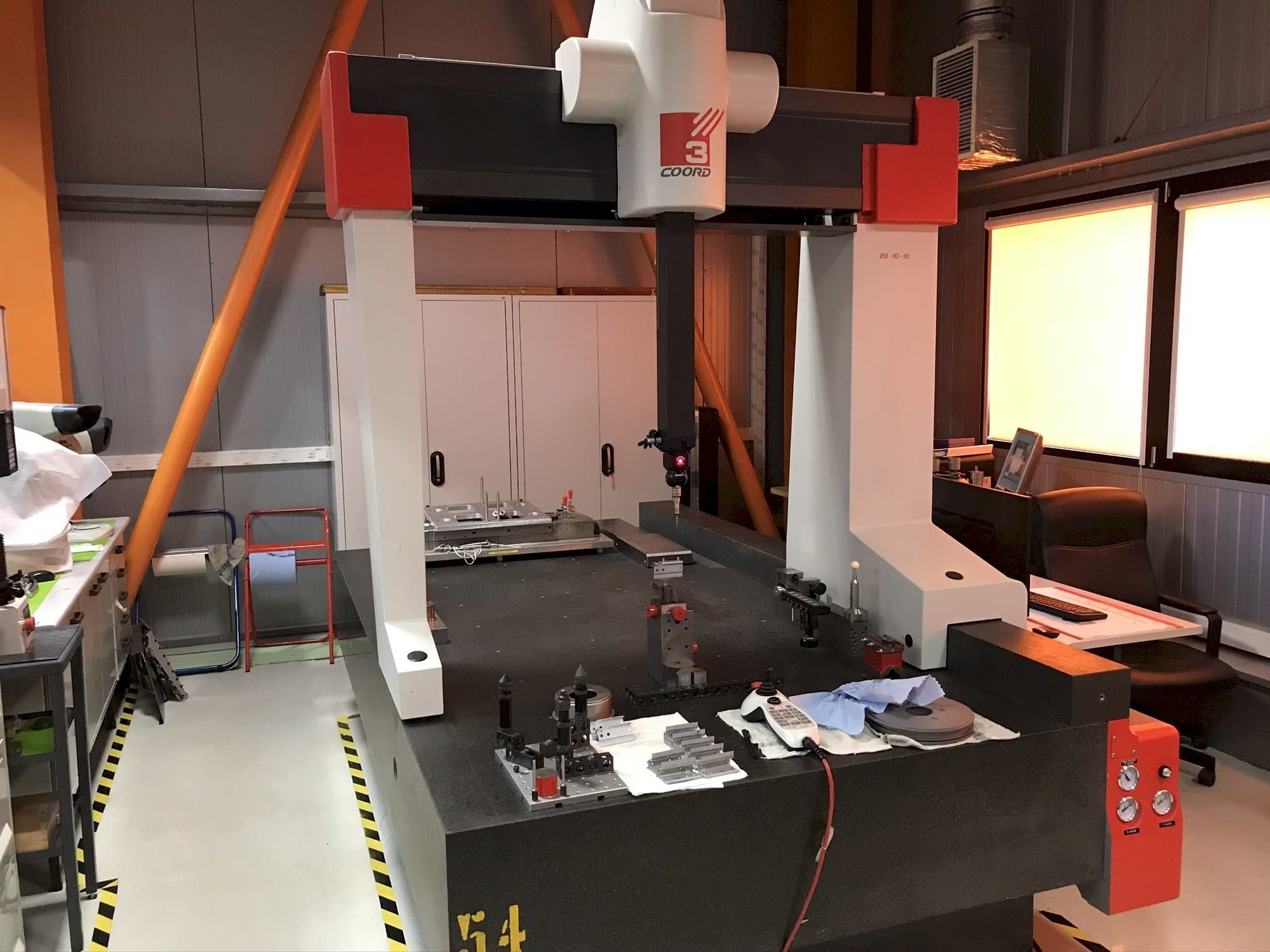 A Coord3 MC16 20-10-10  gép elölnézete