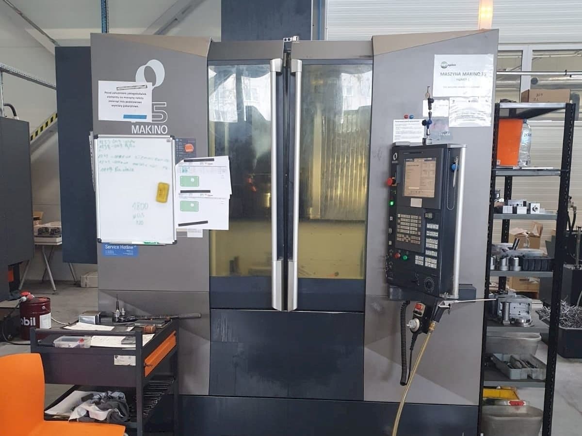 A Makino F5  gép elölnézete
