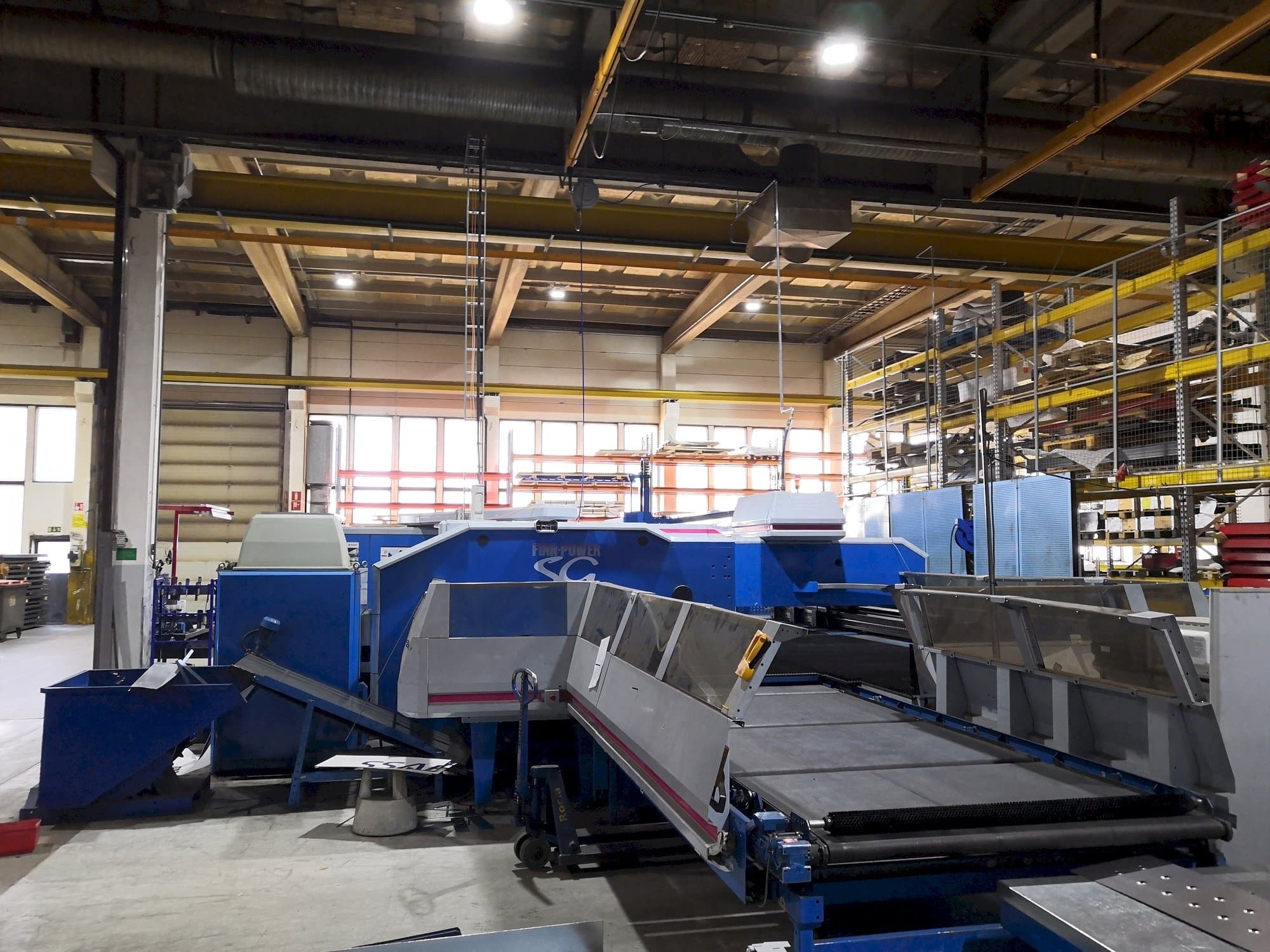 A Finn-Power SG6  gép elölnézete