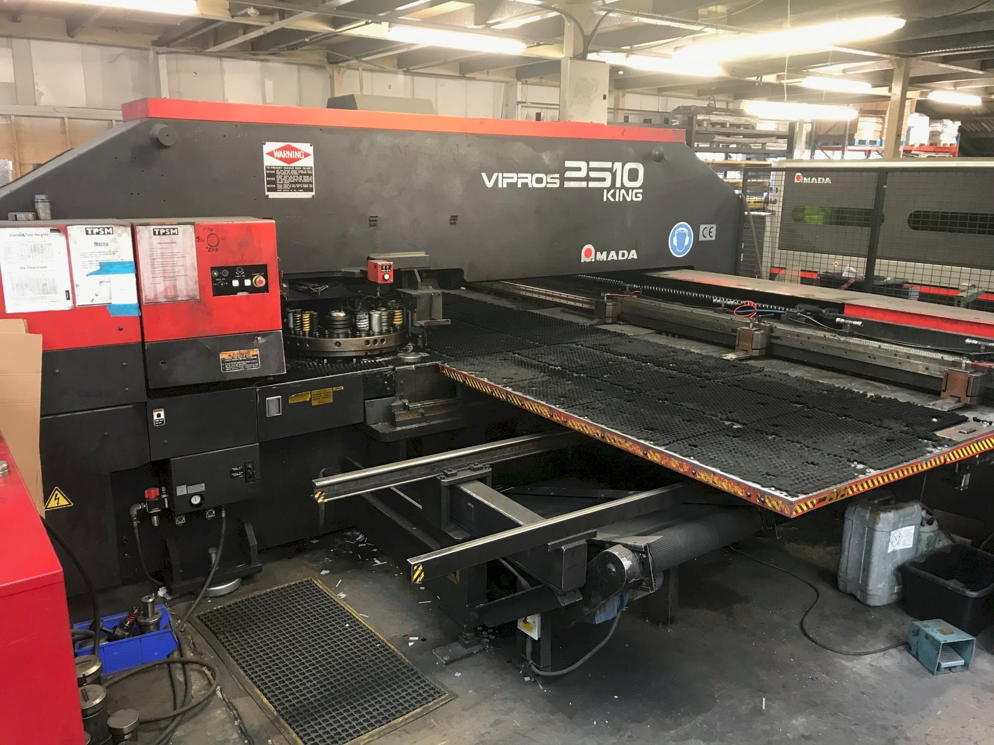 A AMADA VIPROS 2510 KING  gép elölnézete