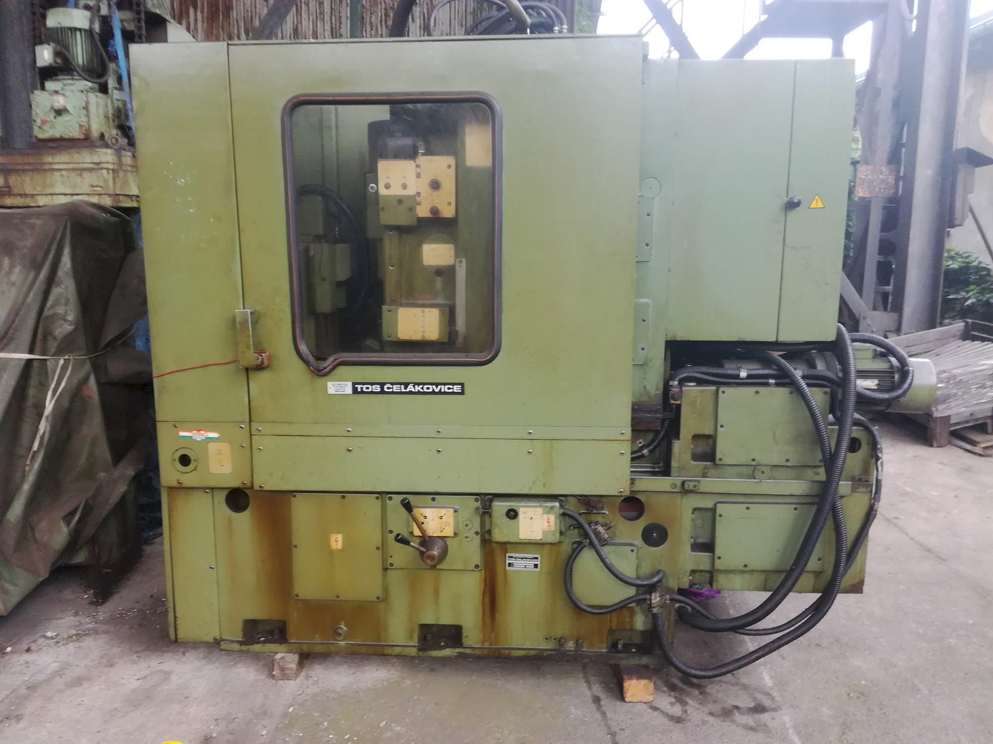 A TOS OHA 16B  gép elölnézete