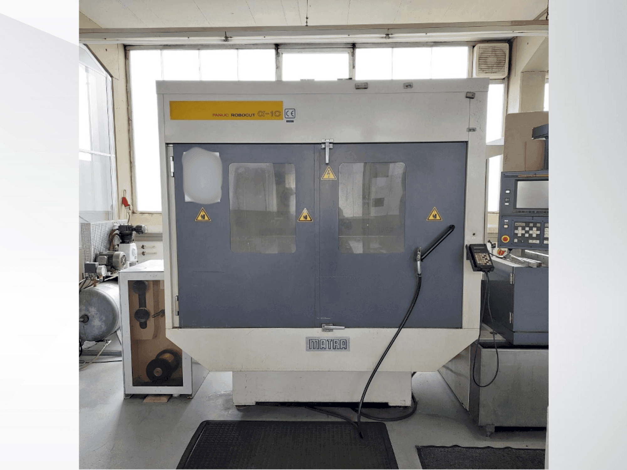 A FANUC Robocut Alpha 1C  gép elölnézete