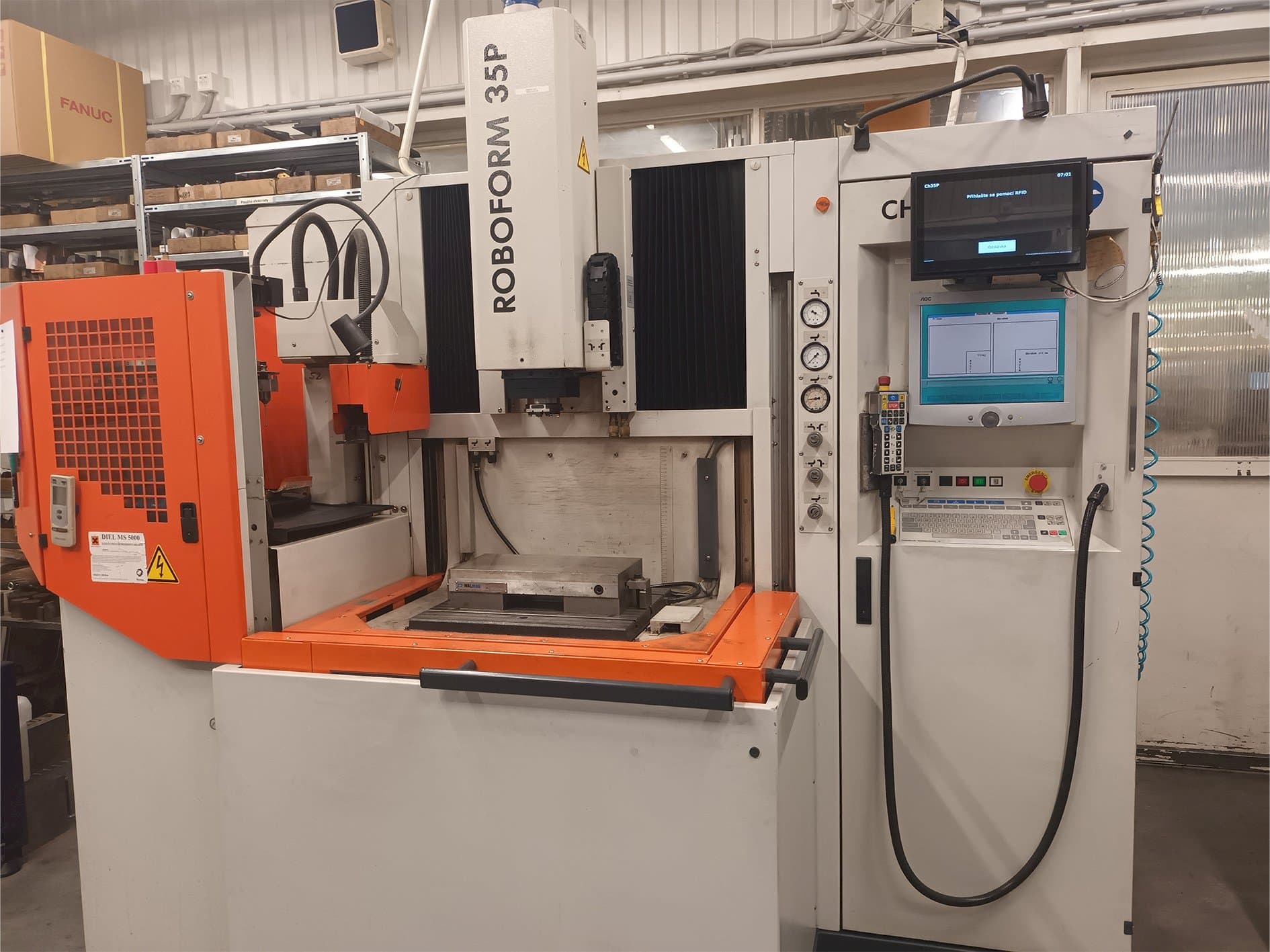 A CHARMILLES ROBOFORM 35P  gép elölnézete