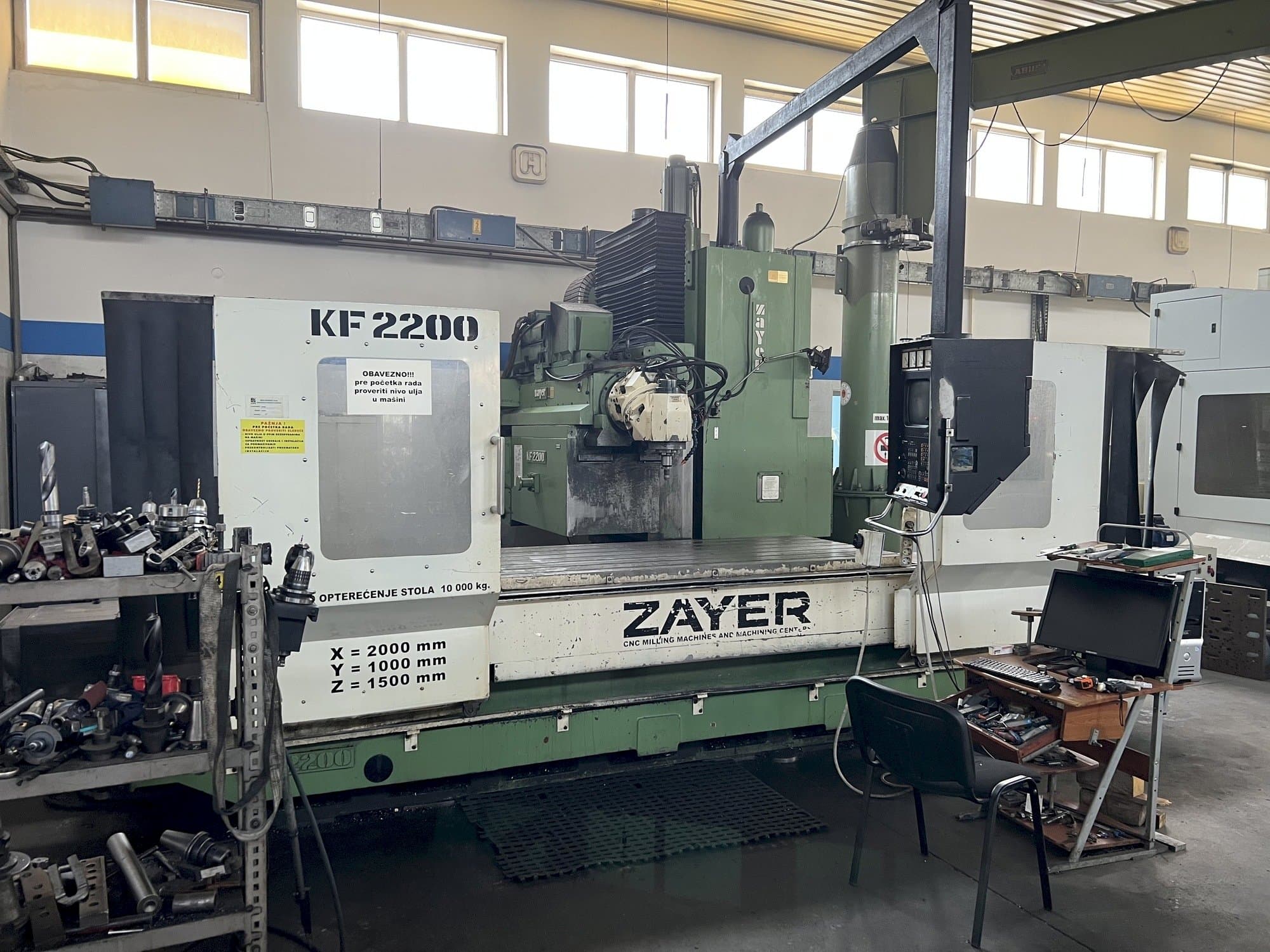 A Zayer KF 2200  gép elölnézete