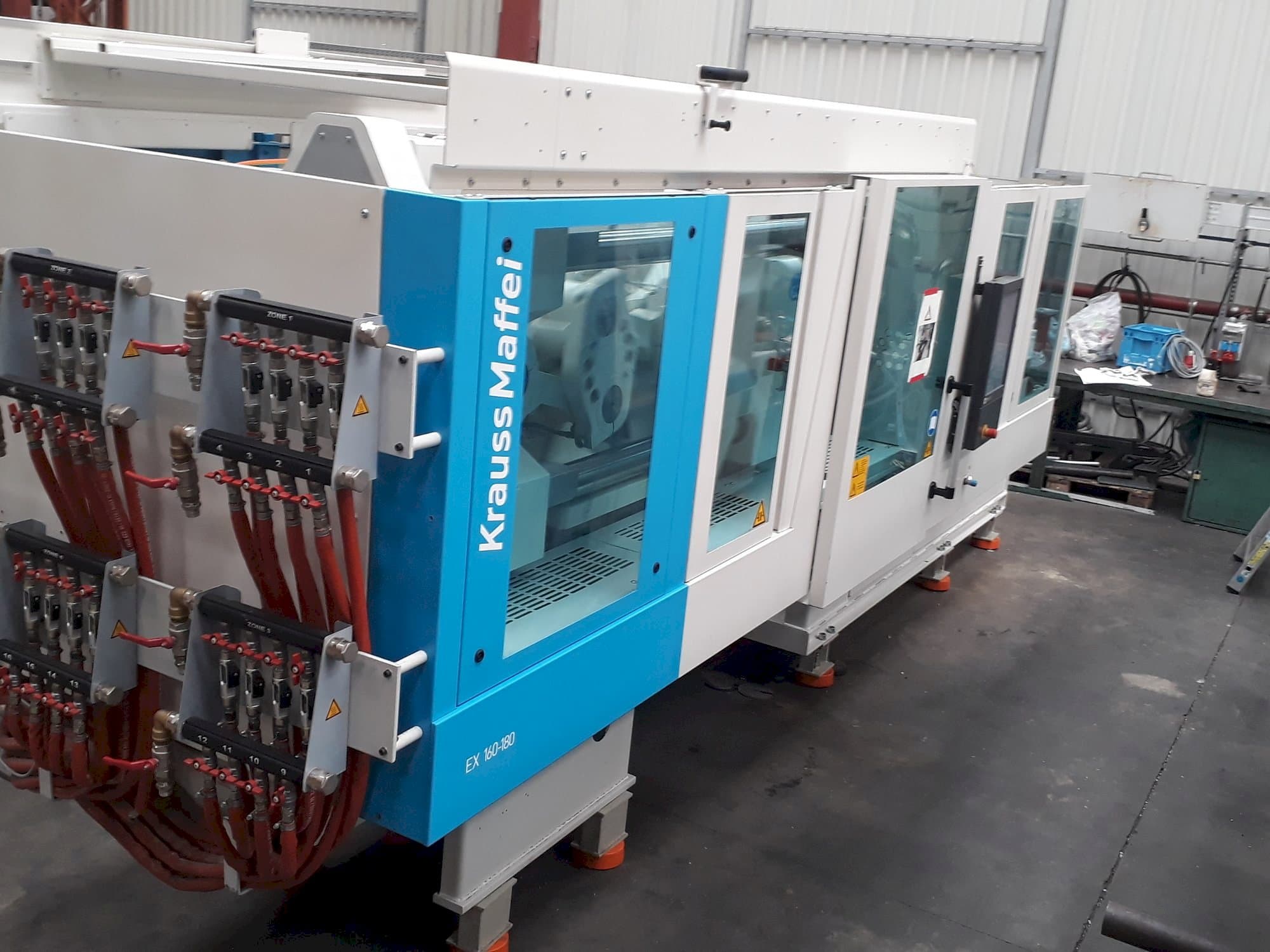 A Krauss Maffei 160-180 EX  gép oldalnézete