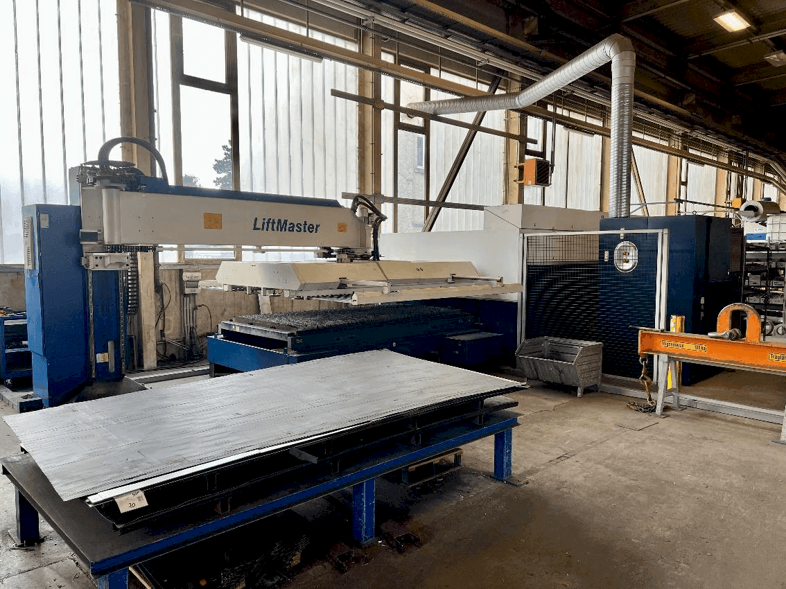 A TRUMPF TruLaser 3030 Fiber  gép elölnézete