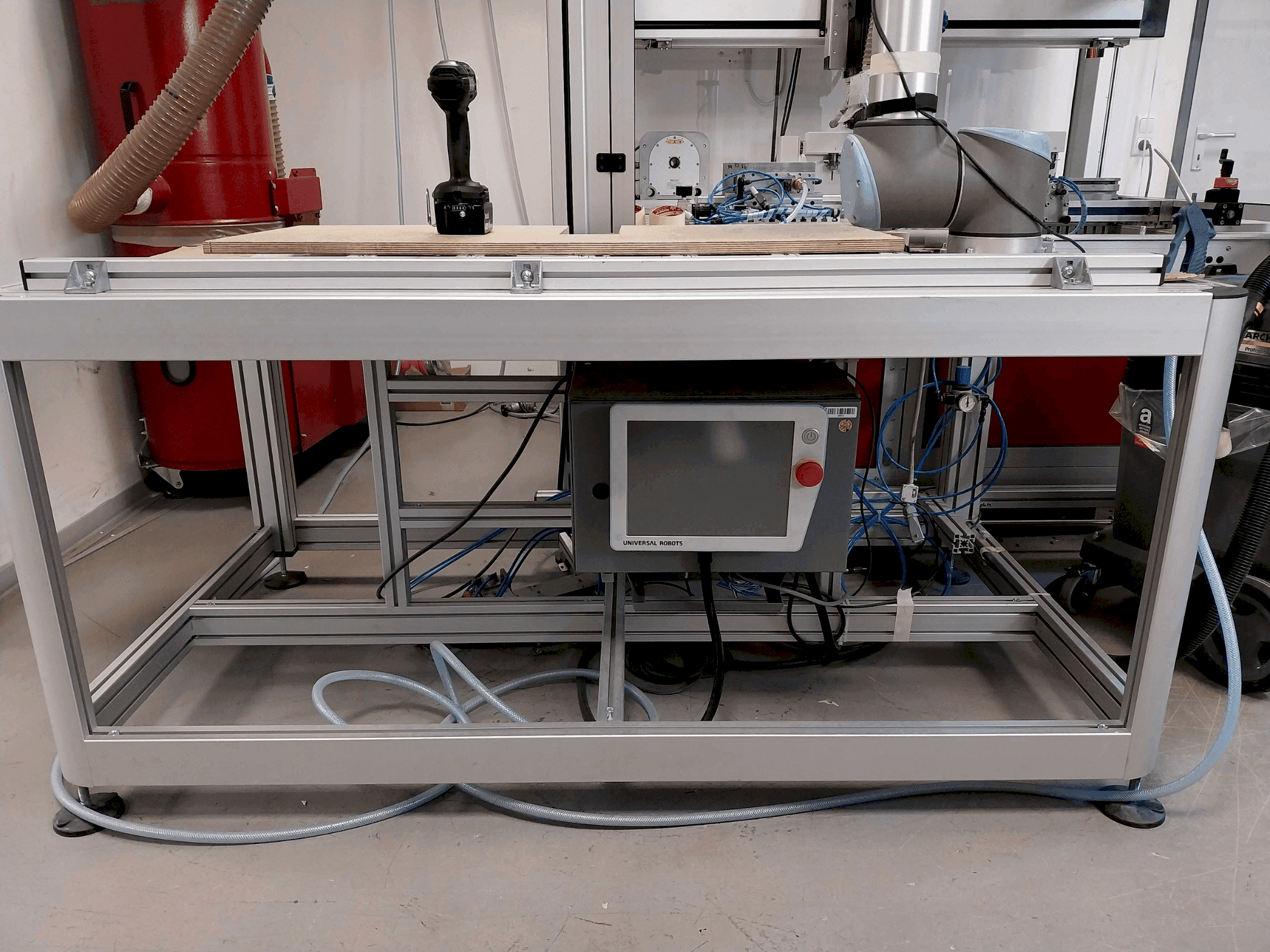 A Universal Robots UR10 CB  gép elölnézete