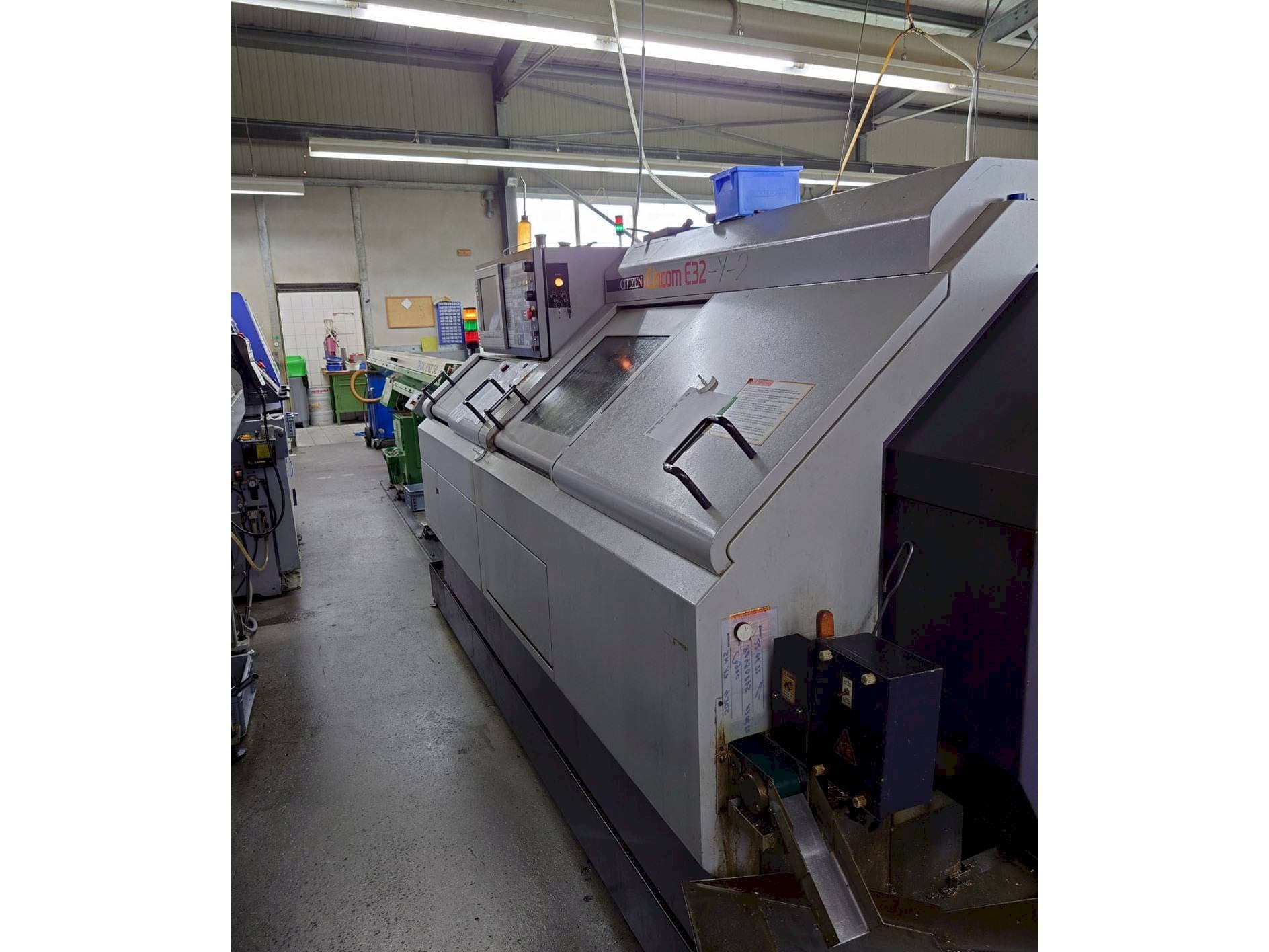 A Citizen E32-Y-2  gép jobb oldali nézete