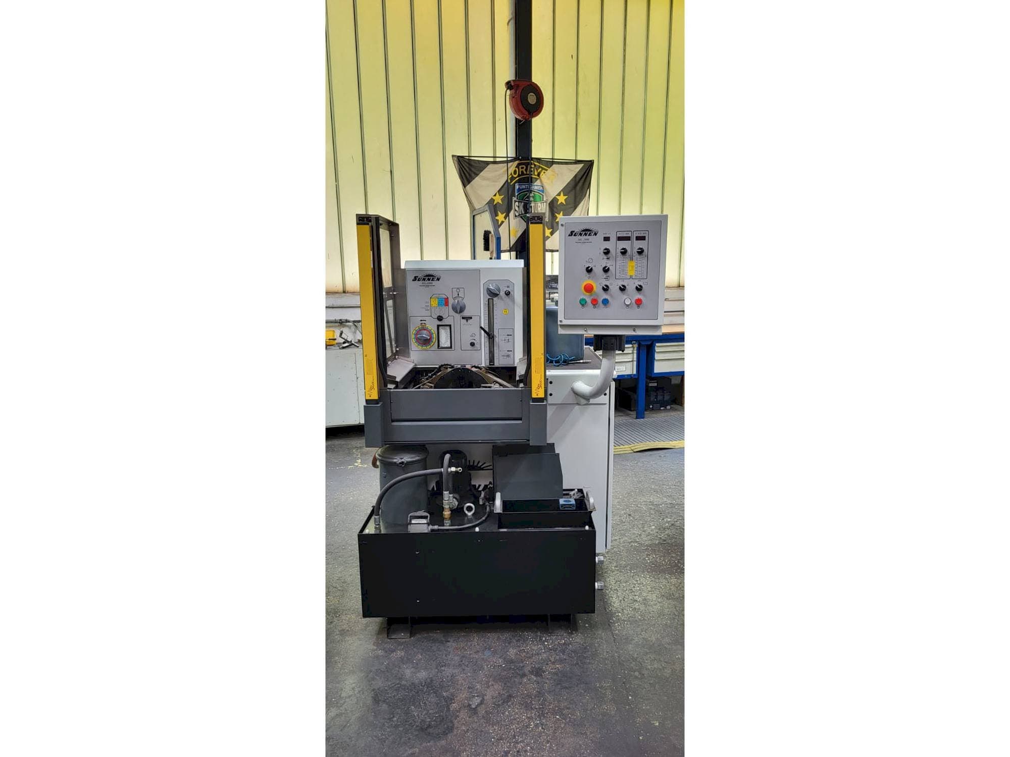 A Sunnen ML-2000  gép elölnézete