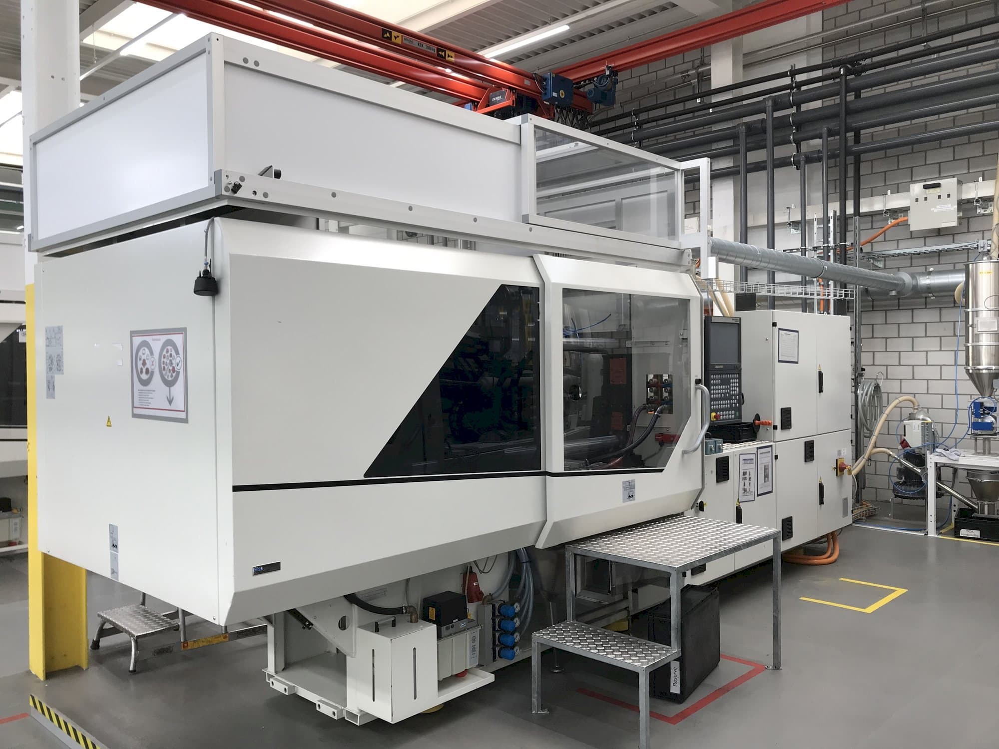 A Sumitomo Demag EL-EXIS SP 150/500-475 gép oldalnézete