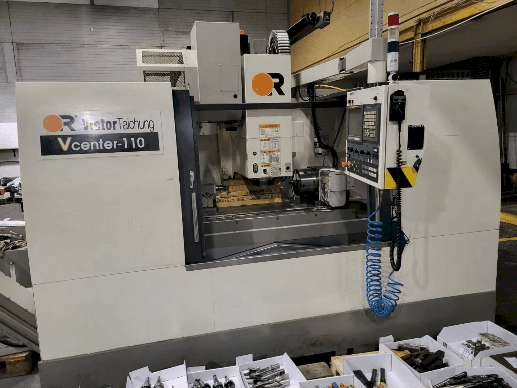 A Victor V center - 110  gép elölnézete