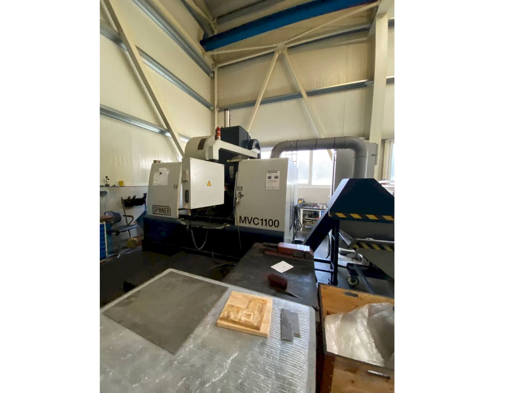 A SPINNER MVC 1100 B  gép elölnézete