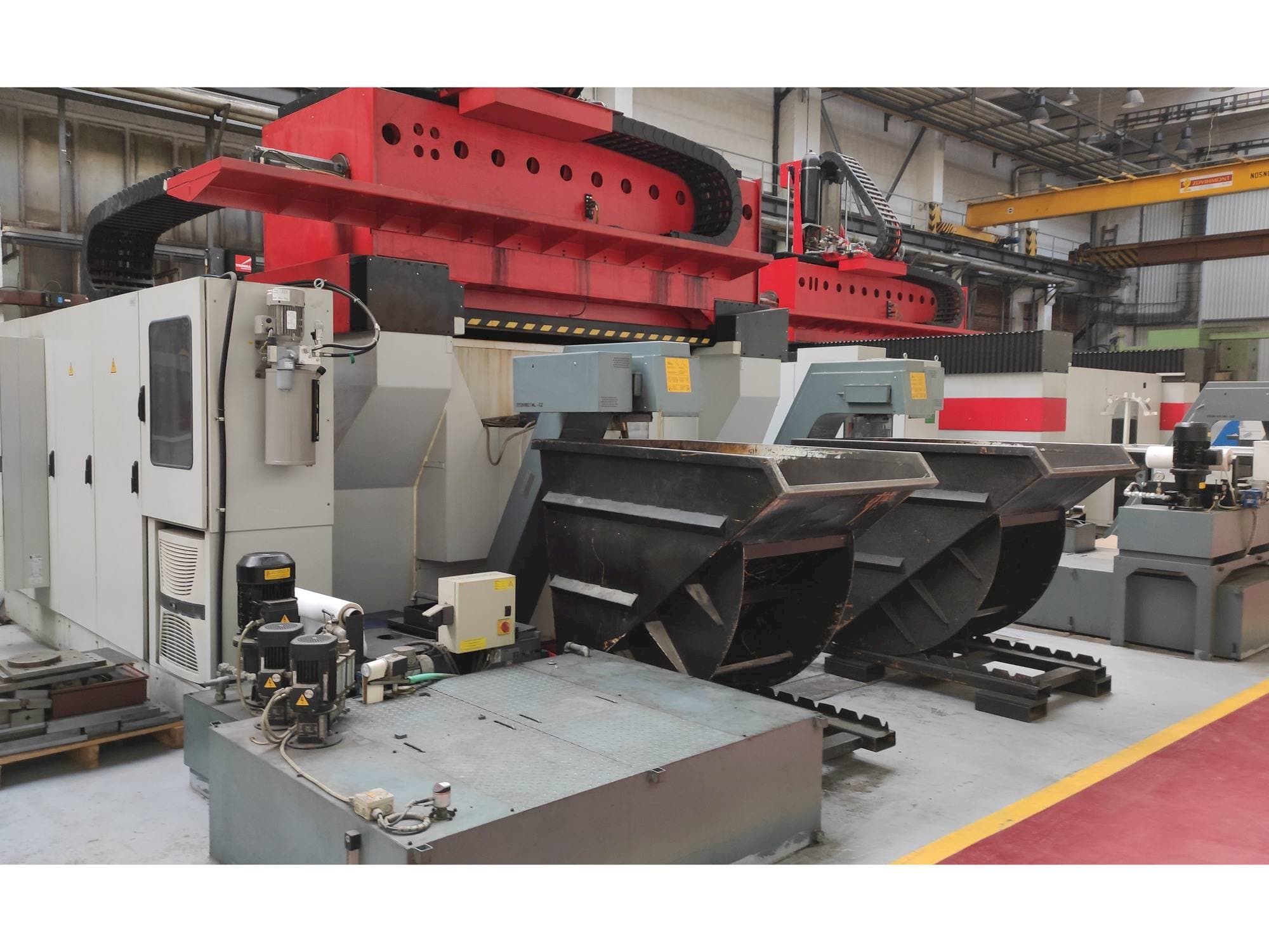 A TRIMILL VU 2313  gép elölnézete