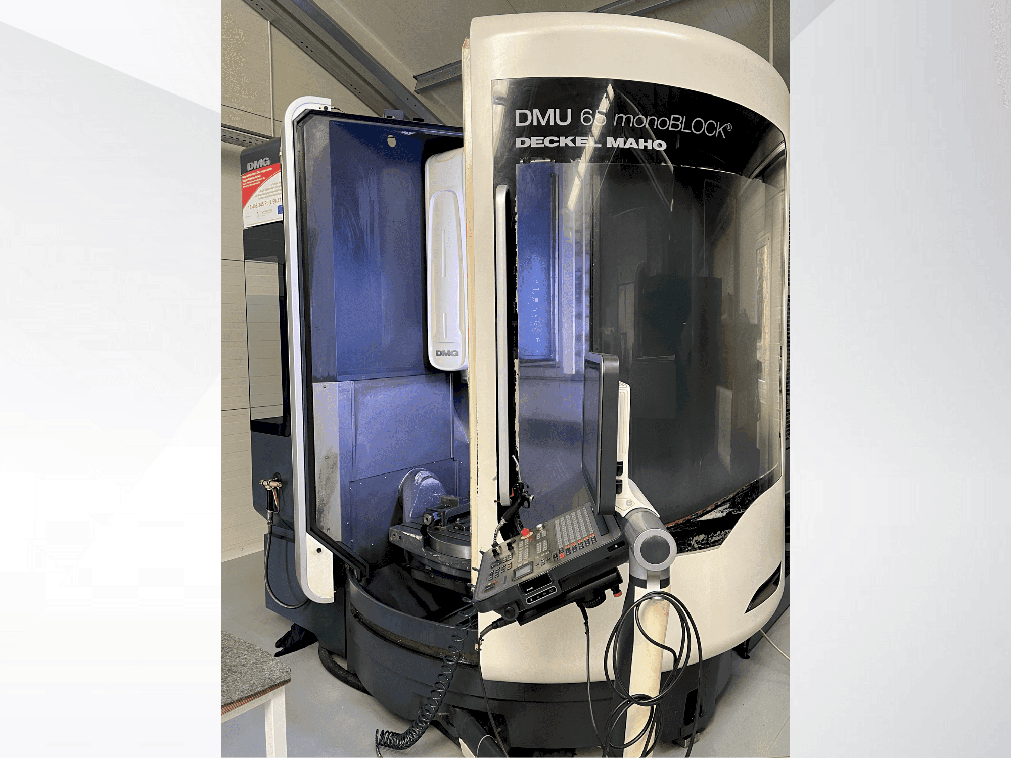 A DECKEL MAHO DMU 65 monoBLOCK  gép elölnézete