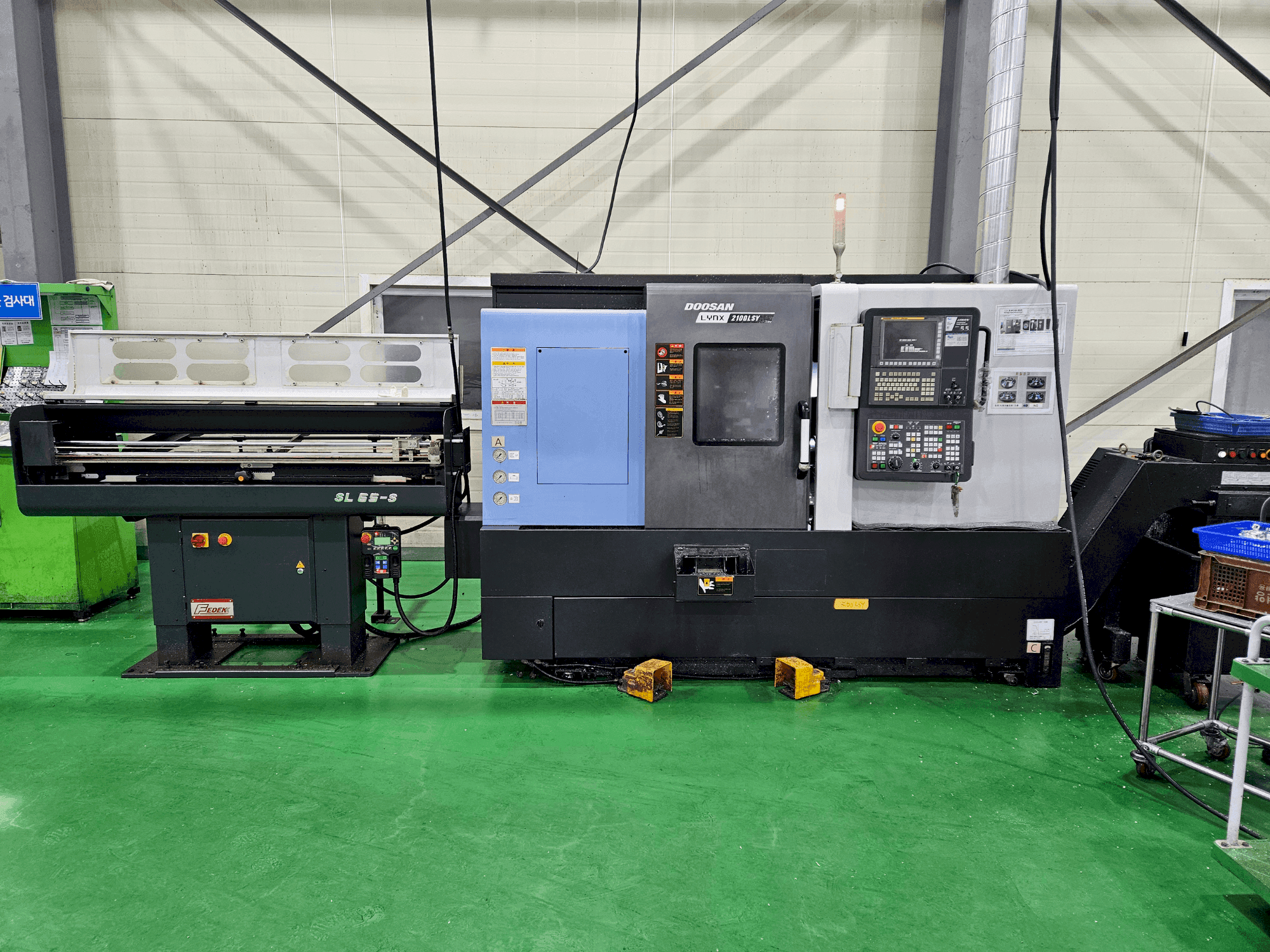 A DOOSAN LYNX 2100 LSYB  gép elölnézete