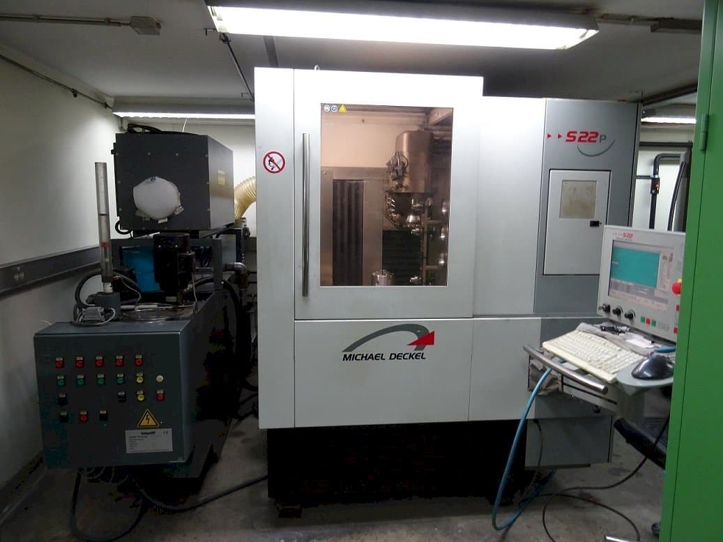 A Michael Deckel S22 P  gép elölnézete