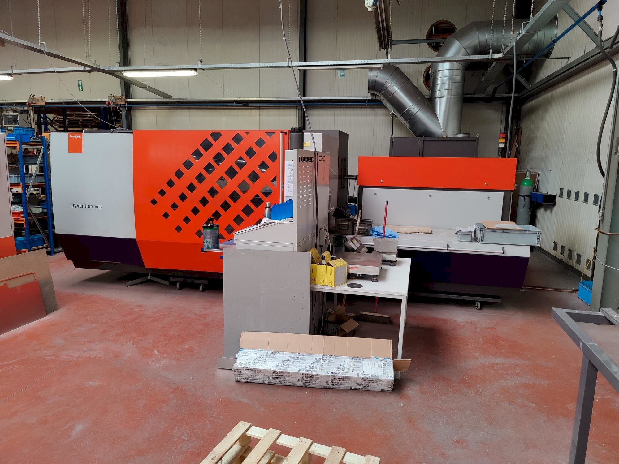 A Bystronic ByVention 3015  gép elölnézete