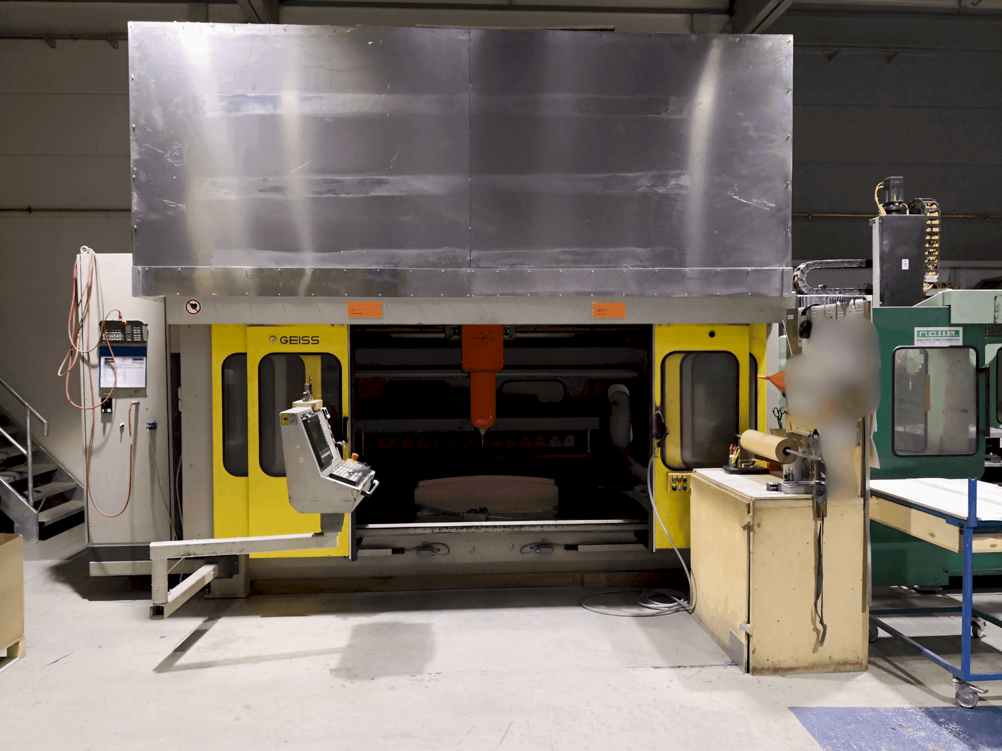 A GEISS FZ 2000 x 1000  gép elölnézete