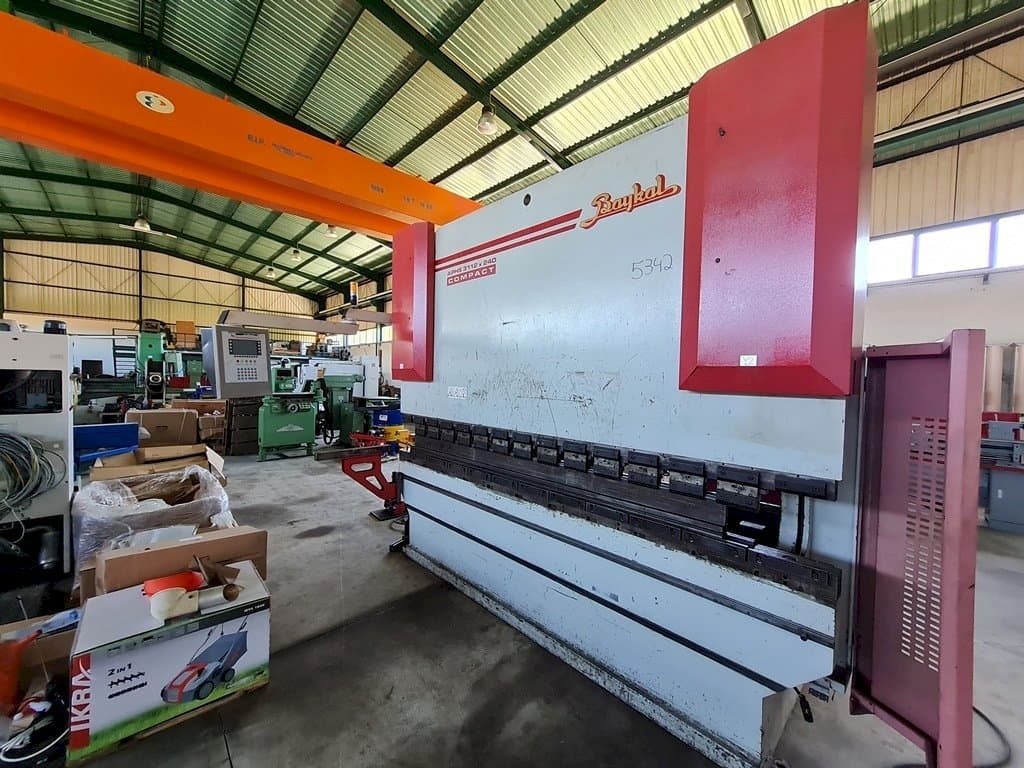 A Baykal APHS 3112 x 240  gép elölnézete